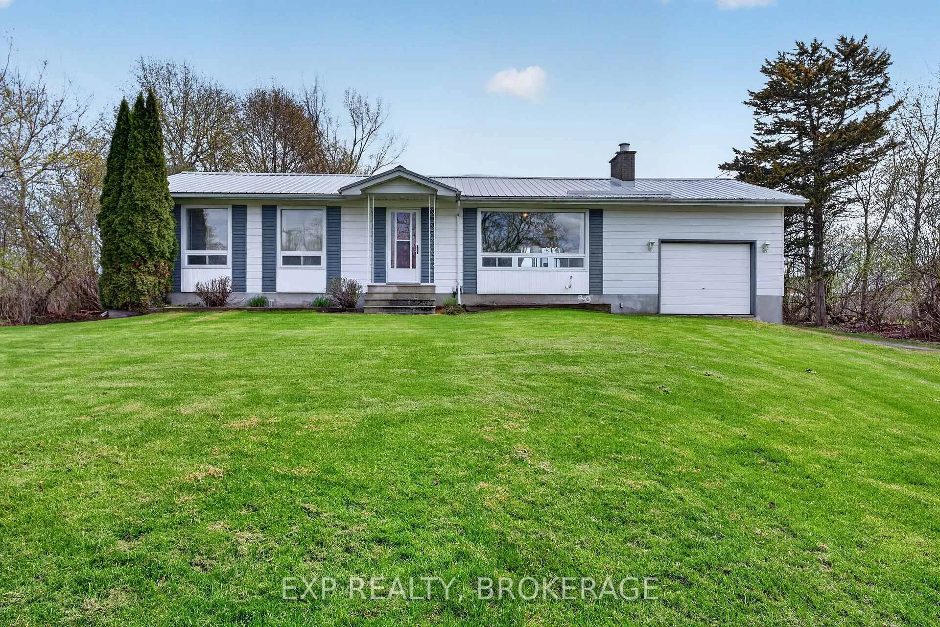 Photo 2 of 29 Hillcrest Street, Frontenac Islands, The Islands — HOMEH