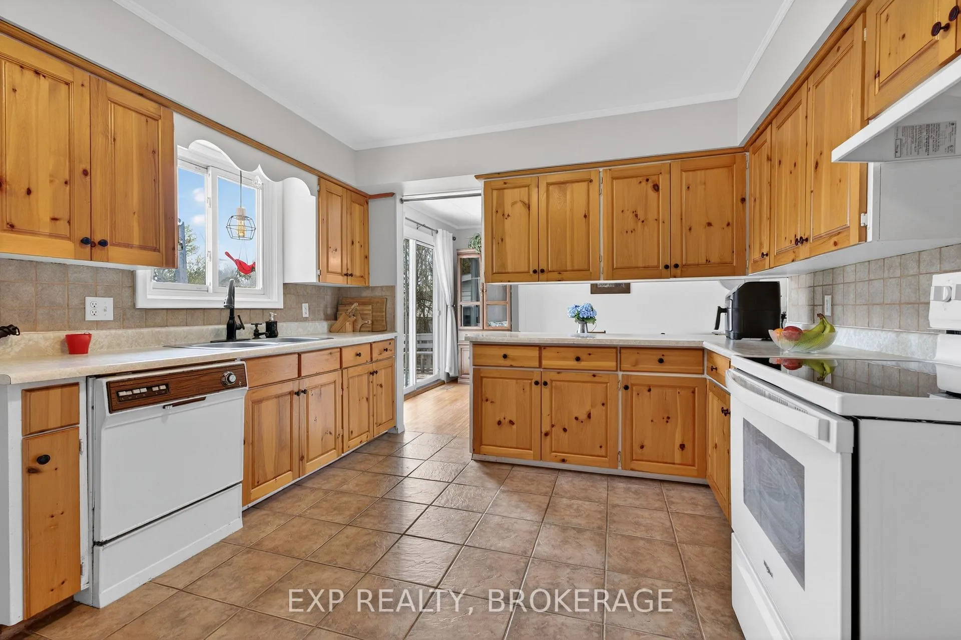 Photo 12 of 29 Hillcrest Street, Frontenac Islands, The Islands — HOMEH