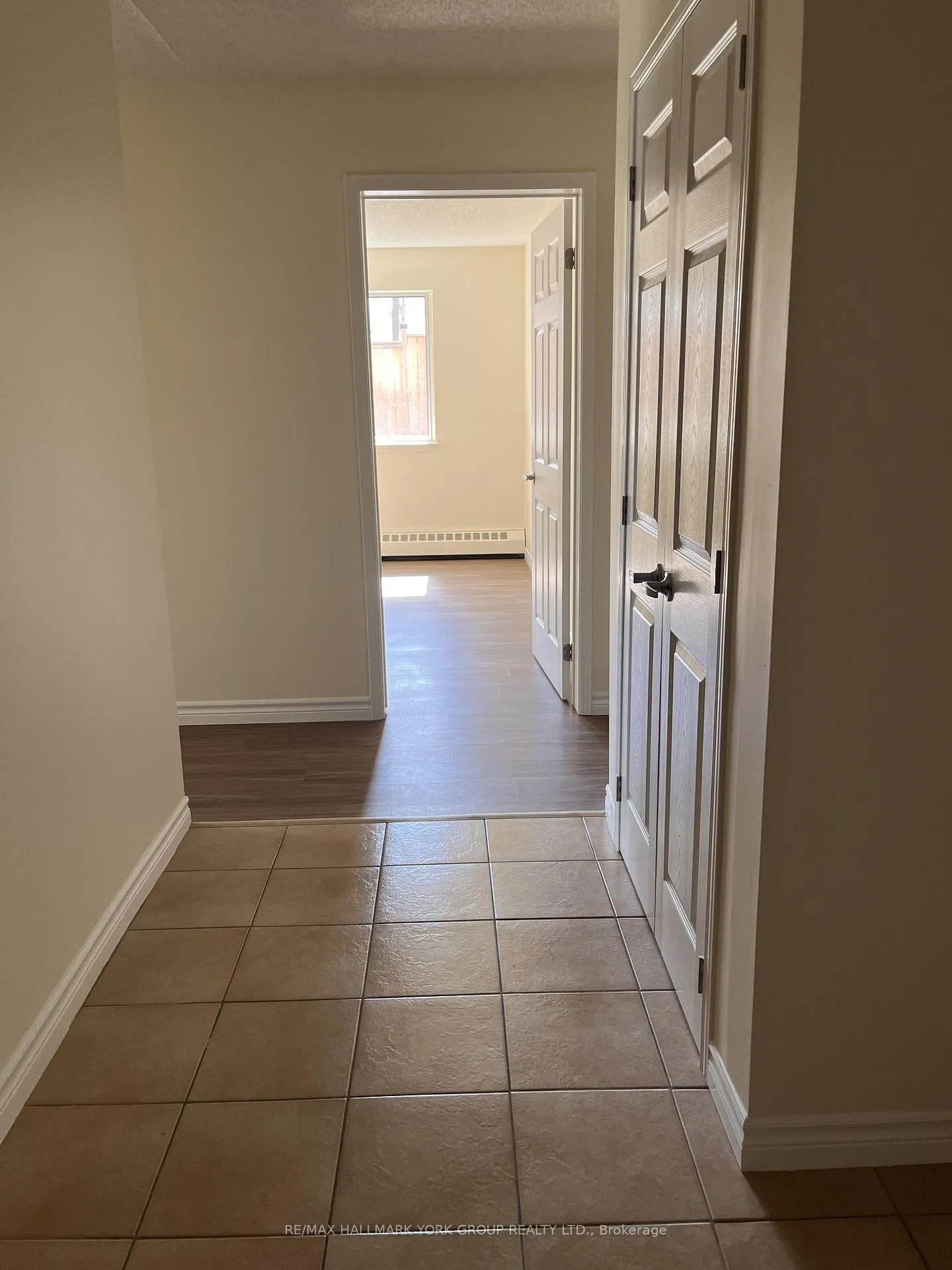 Photo 3 of Unit 101, 260 Leacock Drive, Barrie, Letitia Heights — HOMEH