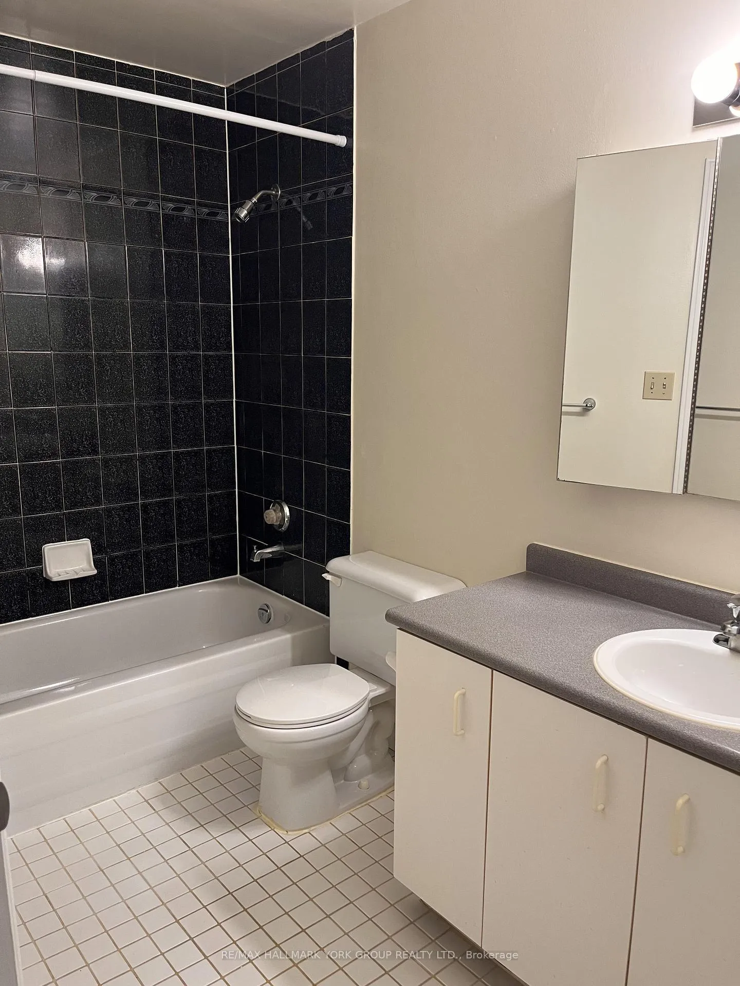 Photo 6 of Unit 101, 260 Leacock Drive, Barrie, Letitia Heights — HOMEH