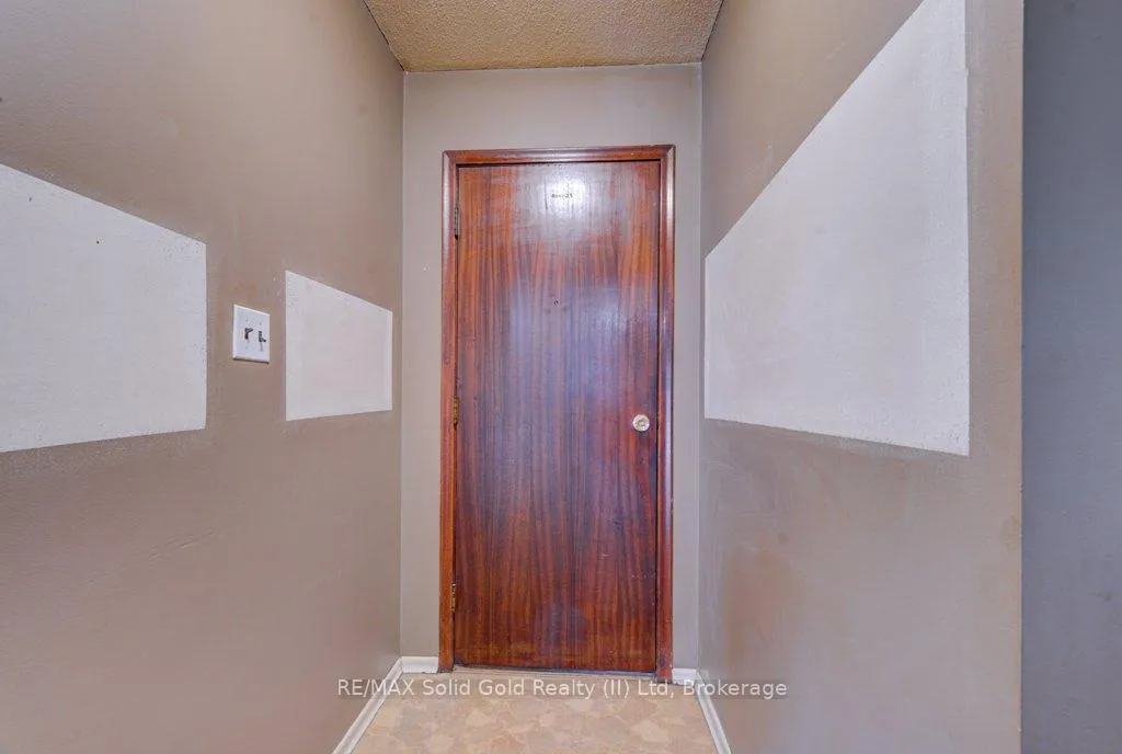 Photo 3 of 291 Westwood Drive, Kitchener — HOMEH