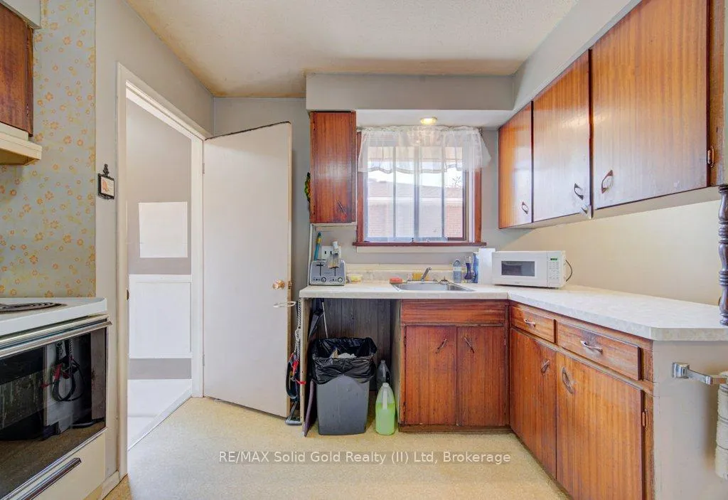 Photo 9 of 291 Westwood Drive, Kitchener — HOMEH