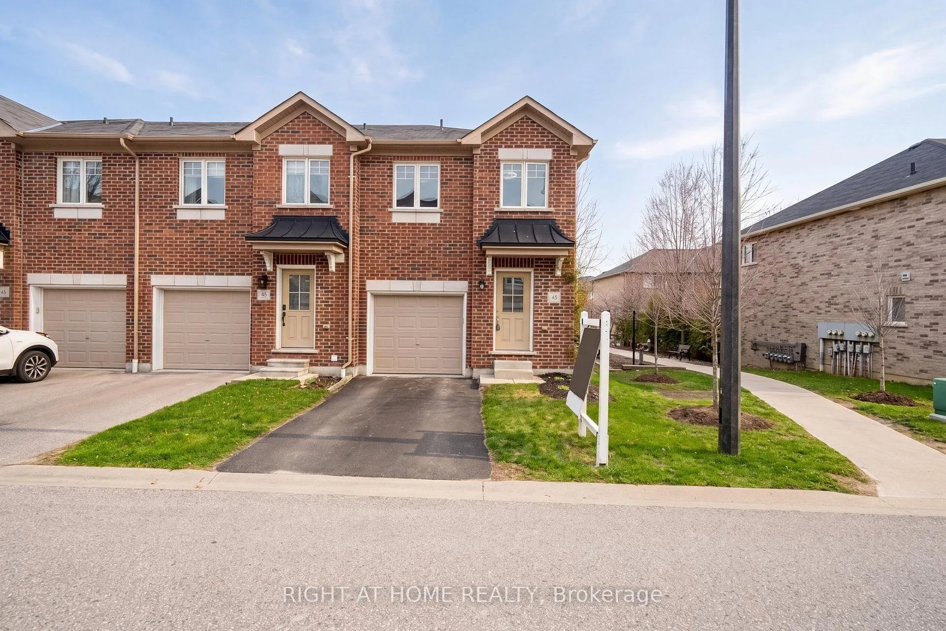 Photo 1 of 40 Markham Trail, Clarington, Bowmanville — HOMEH