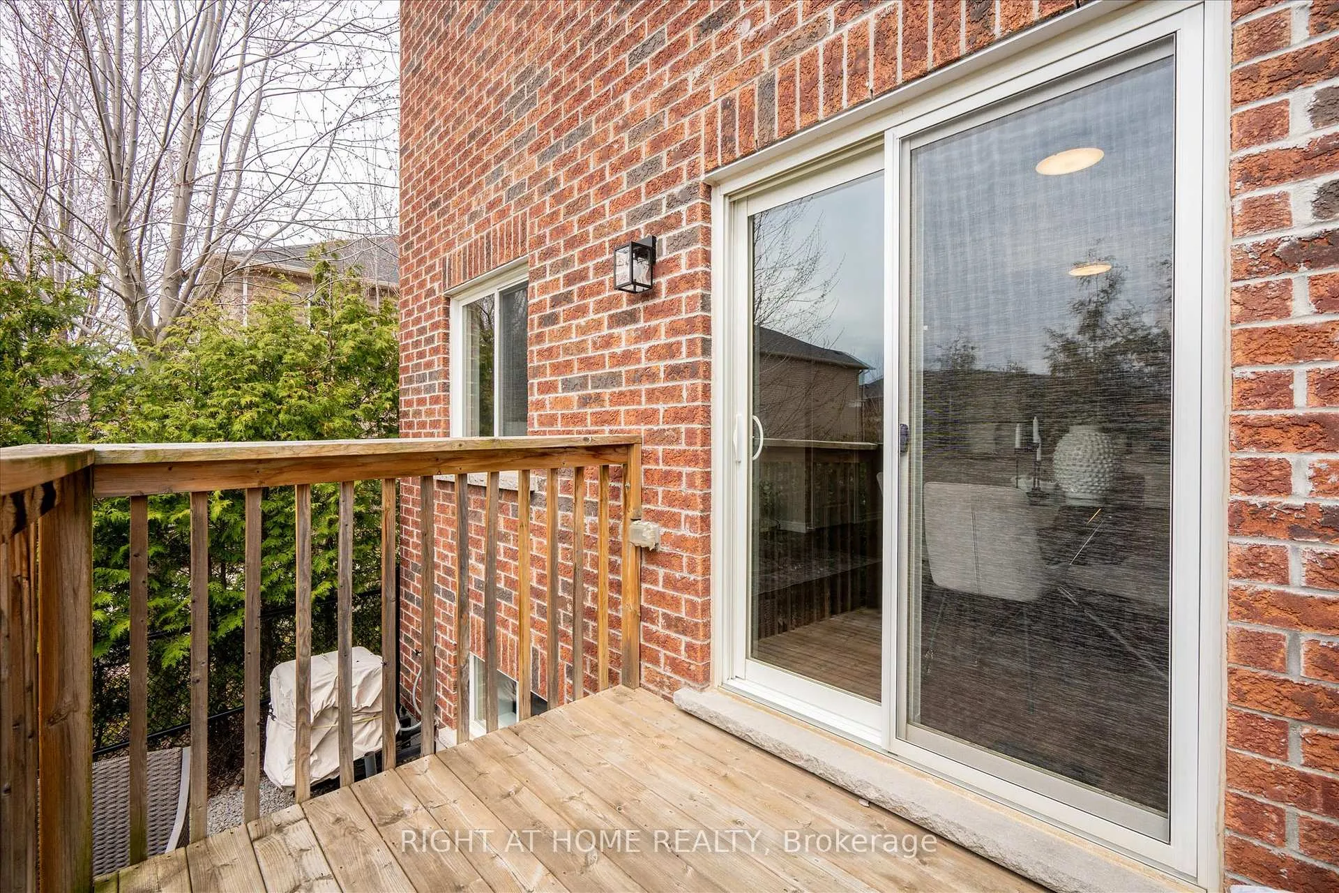 Photo 24 of 40 Markham Trail, Clarington, Bowmanville — HOMEH