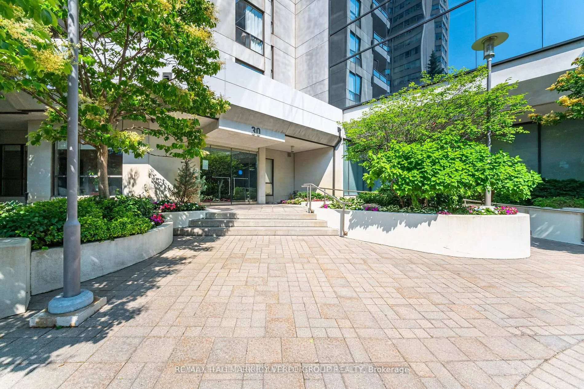 Photo 3 of Unit 906, 30 Holly Street, Toronto, Mount Pleasant West — HOMEH