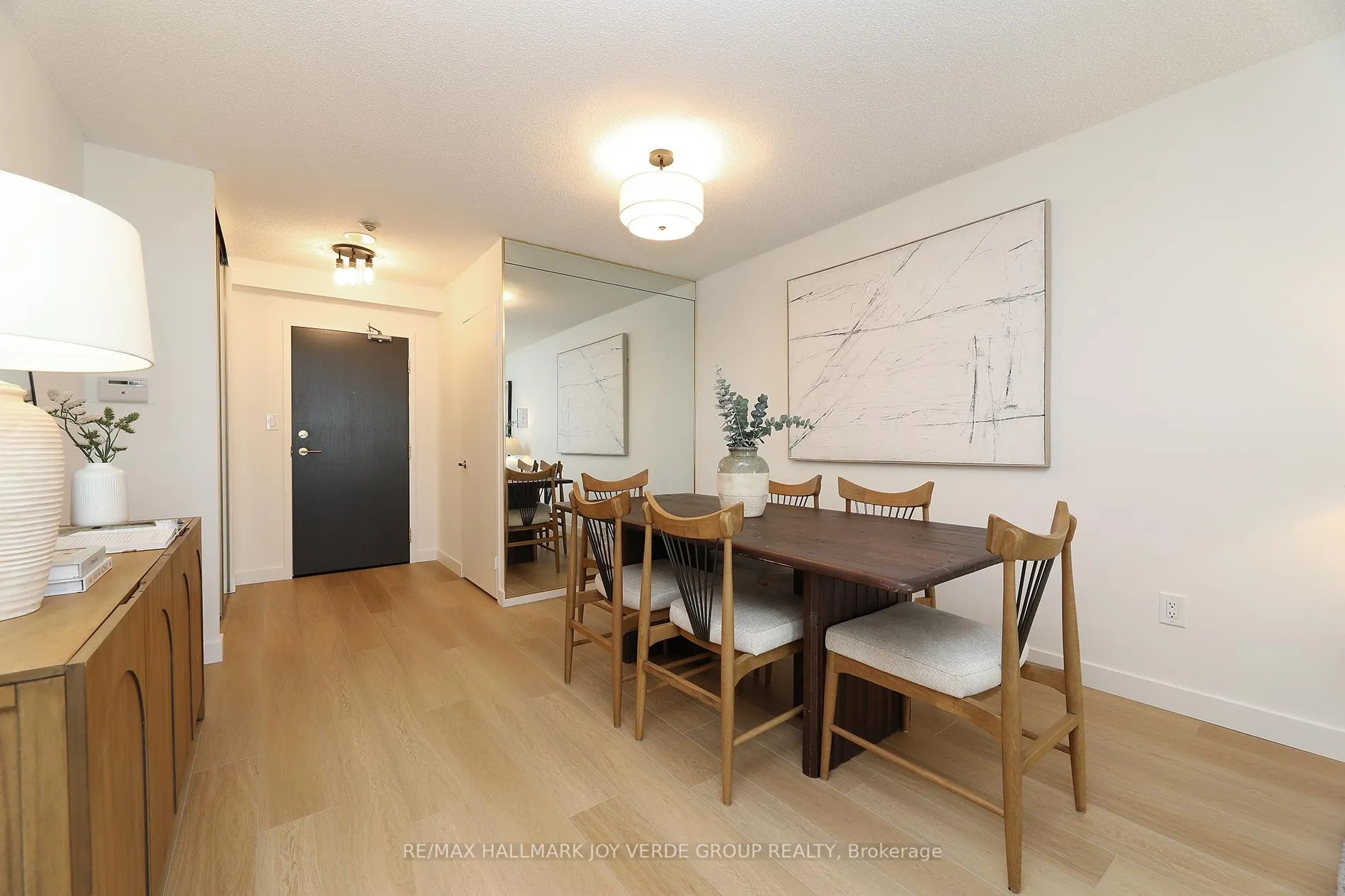 Photo 9 of Unit 906, 30 Holly Street, Toronto, Mount Pleasant West — HOMEH