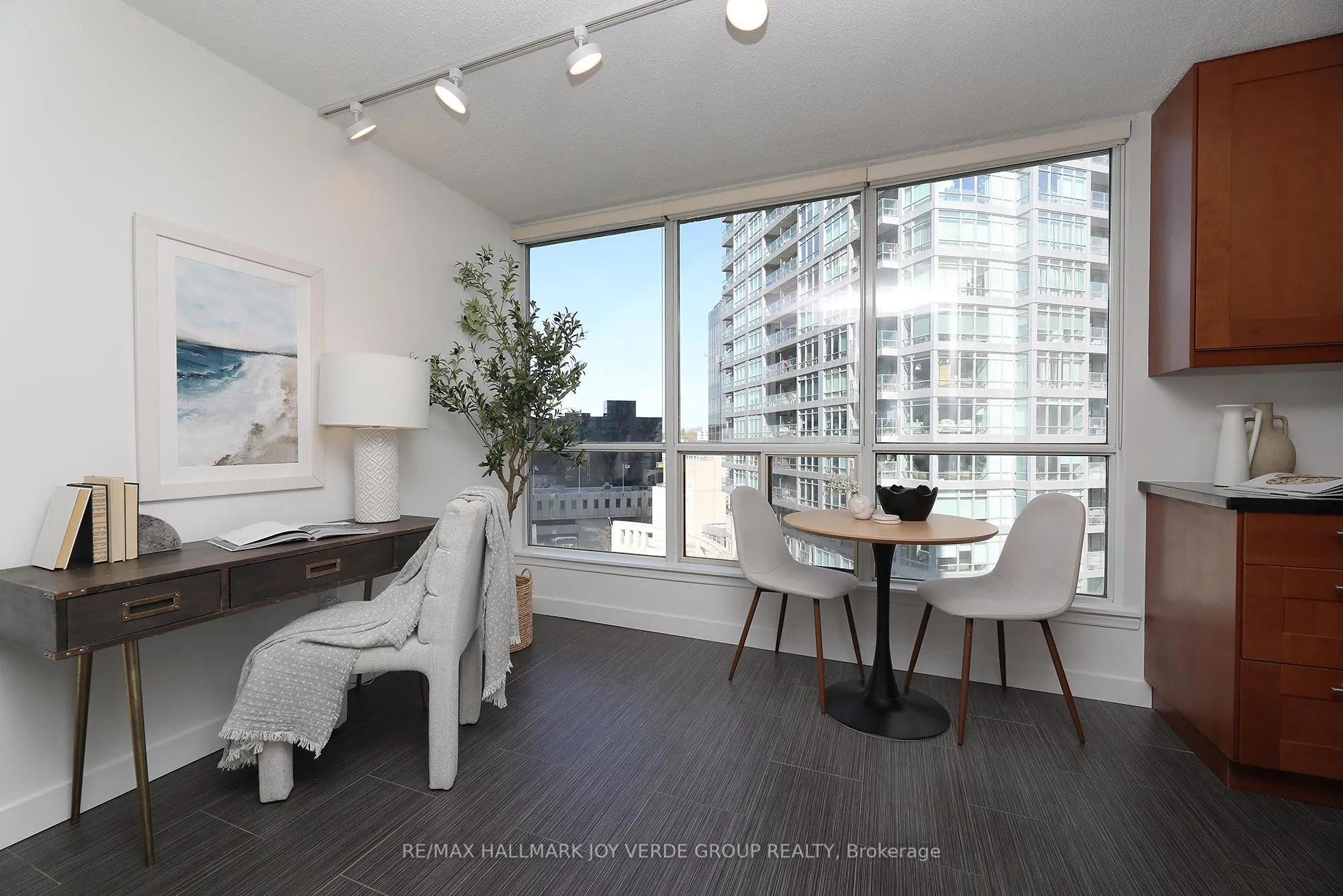 Photo 13 of Unit 906, 30 Holly Street, Toronto, Mount Pleasant West — HOMEH