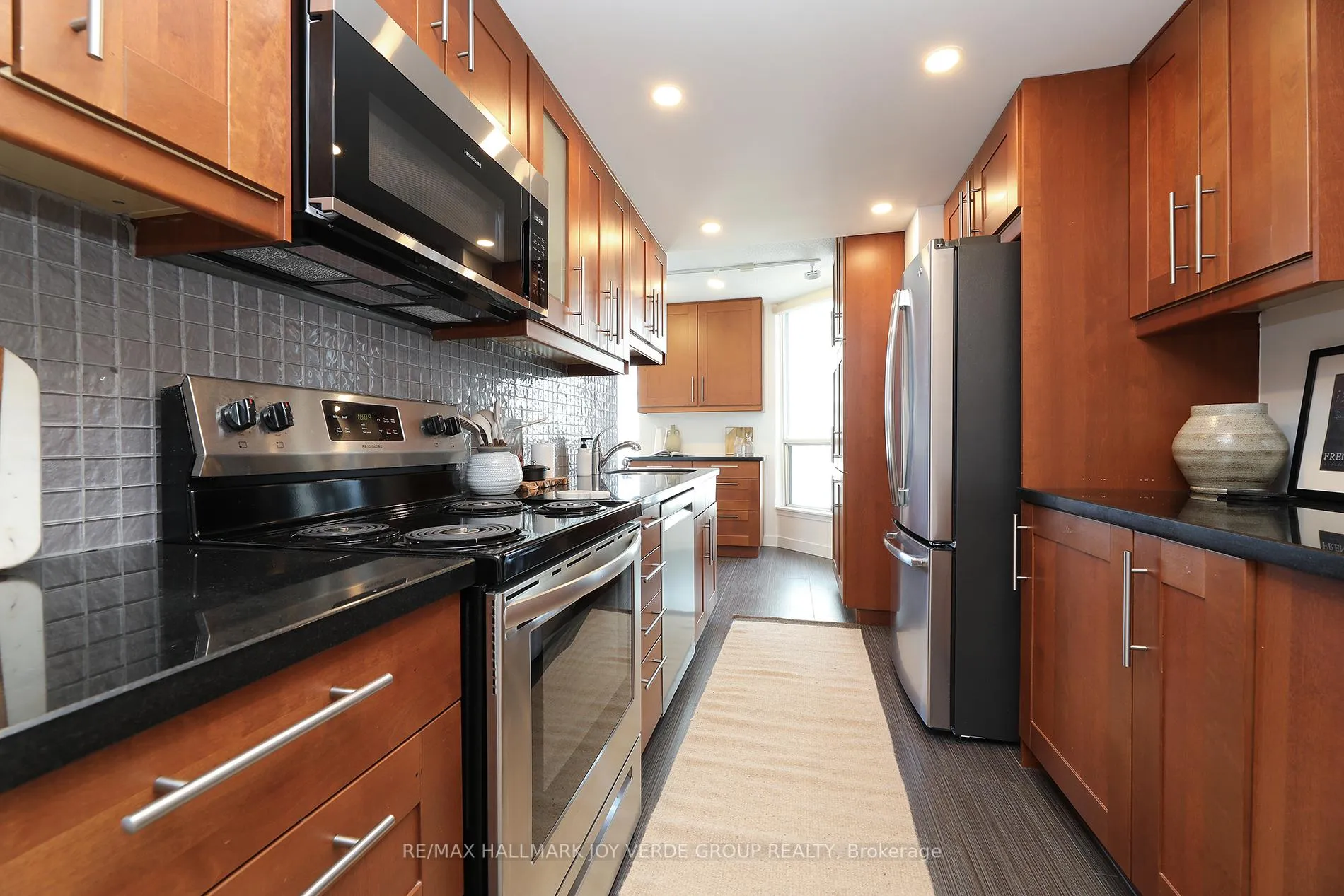 Photo 15 of Unit 906, 30 Holly Street, Toronto, Mount Pleasant West — HOMEH