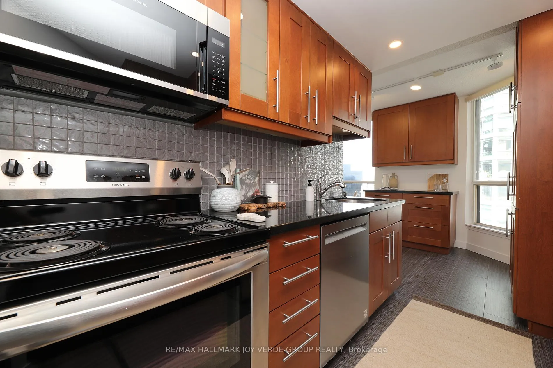 Photo 16 of Unit 906, 30 Holly Street, Toronto, Mount Pleasant West — HOMEH