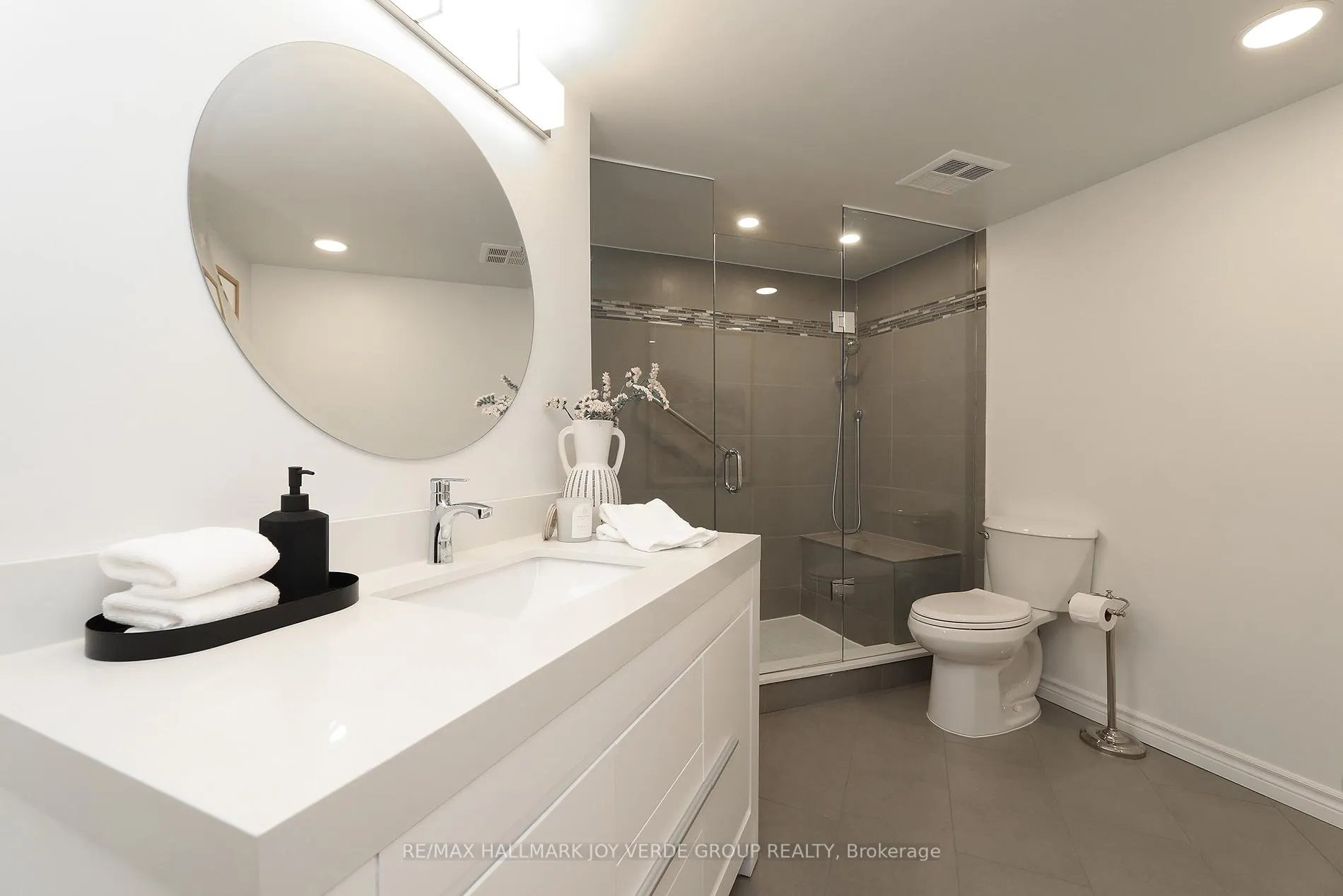 Photo 20 of Unit 906, 30 Holly Street, Toronto, Mount Pleasant West — HOMEH