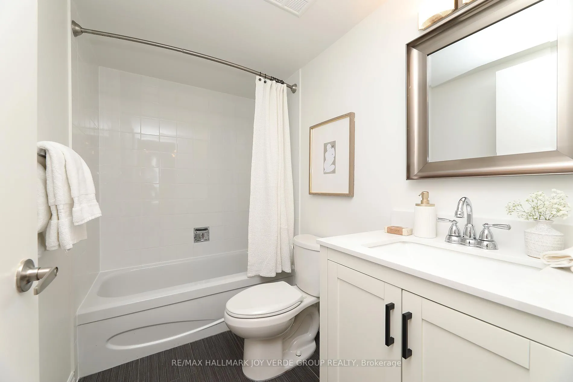 Photo 23 of Unit 906, 30 Holly Street, Toronto, Mount Pleasant West — HOMEH