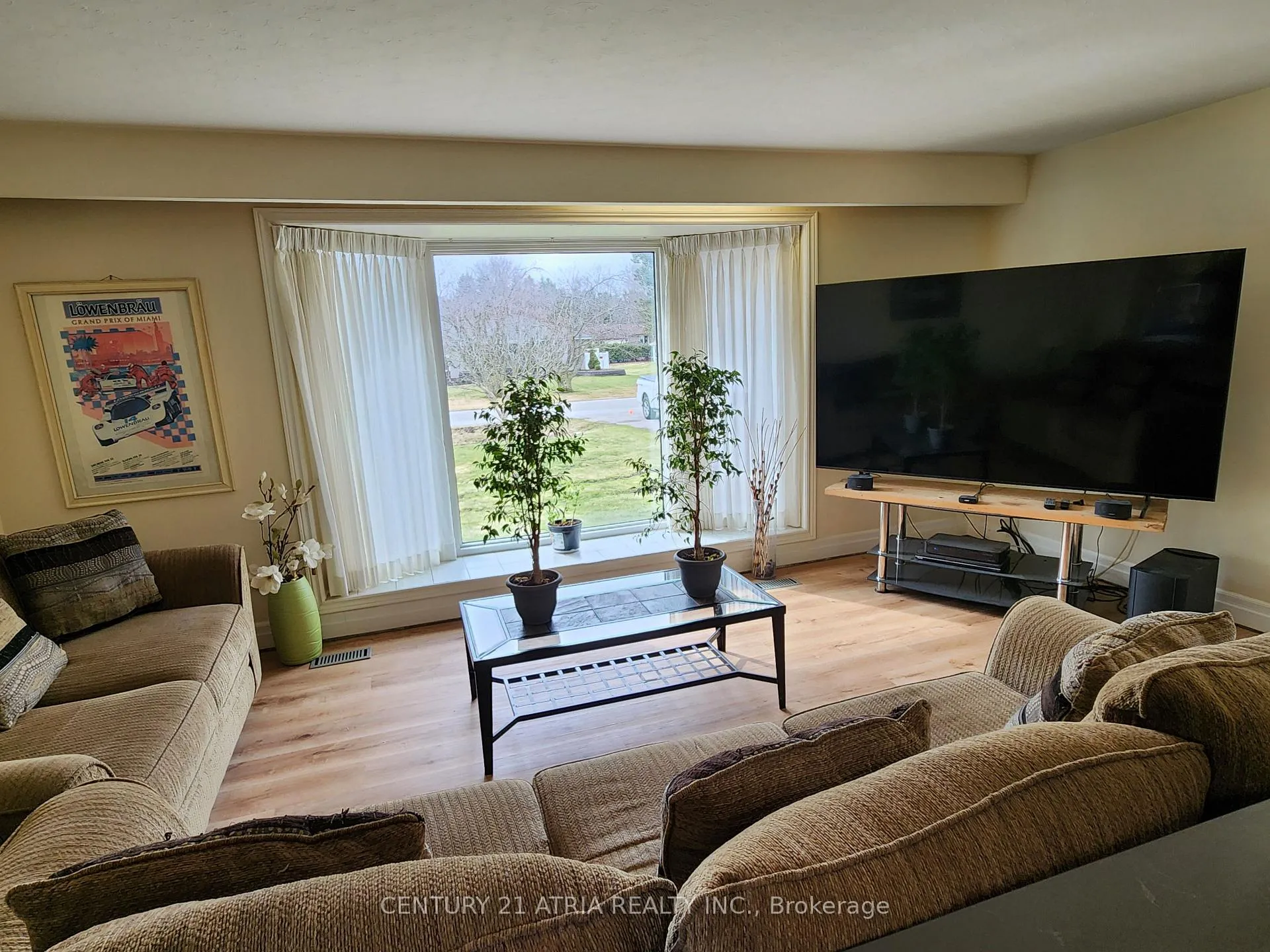 Photo 3 of Unit Upper, 366 Meadow Street, Oshawa, Kedron — HOMEH