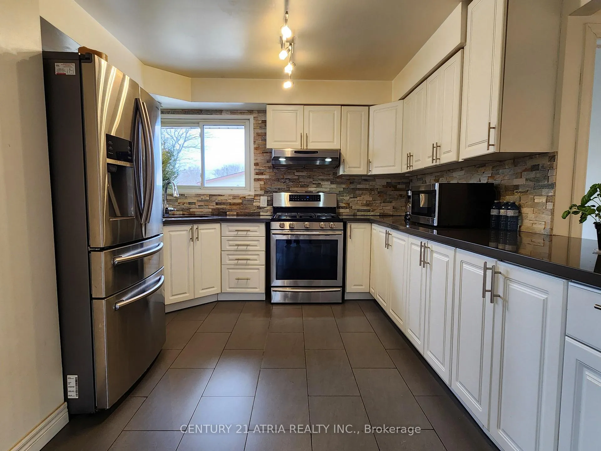 Photo 4 of Unit Upper, 366 Meadow Street, Oshawa, Kedron — HOMEH