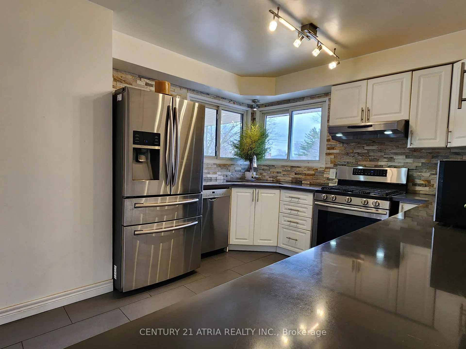 Photo 5 of Unit Upper, 366 Meadow Street, Oshawa, Kedron — HOMEH