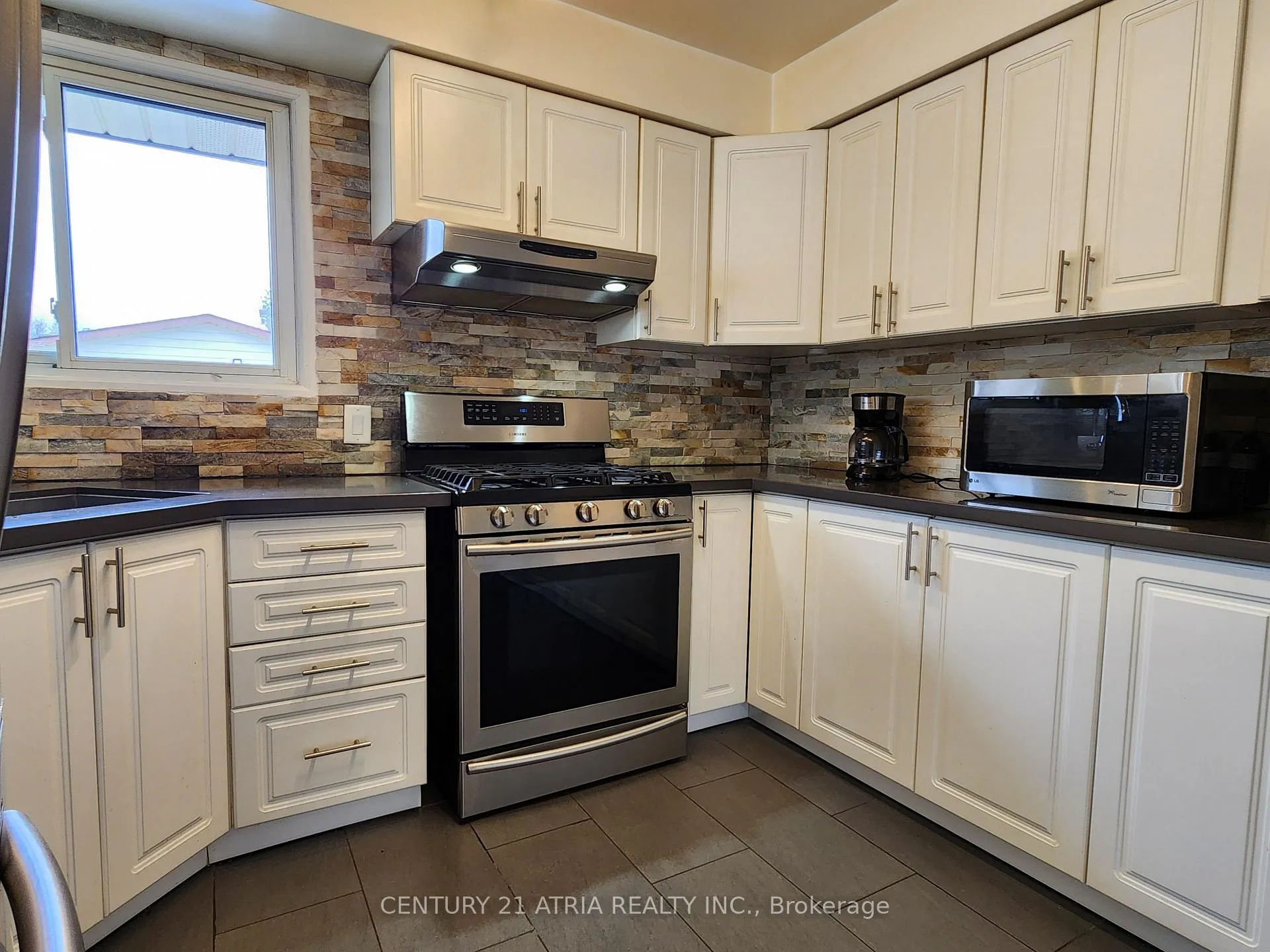 Photo 6 of Unit Upper, 366 Meadow Street, Oshawa, Kedron — HOMEH