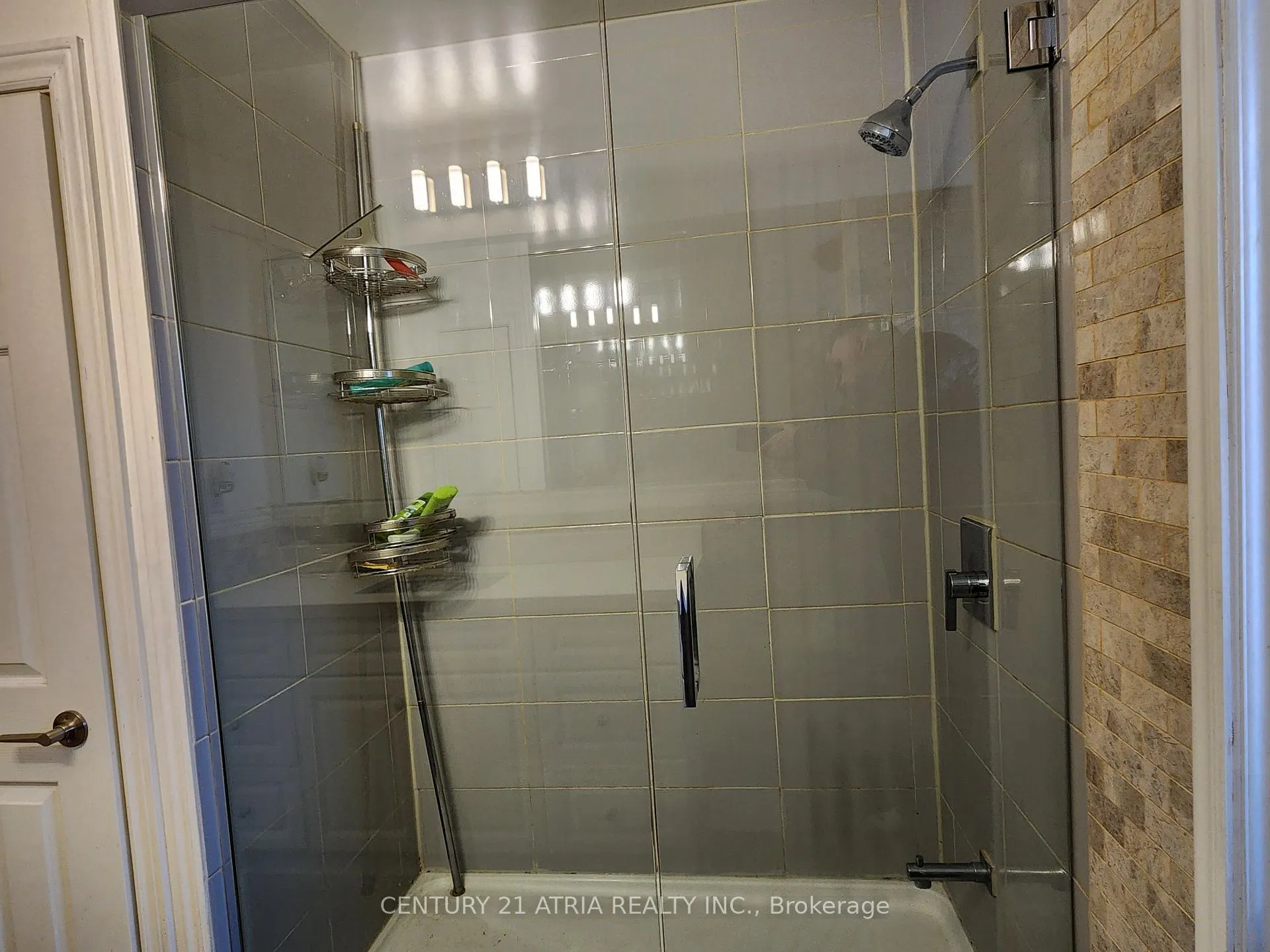 Photo 9 of Unit Upper, 366 Meadow Street, Oshawa, Kedron — HOMEH