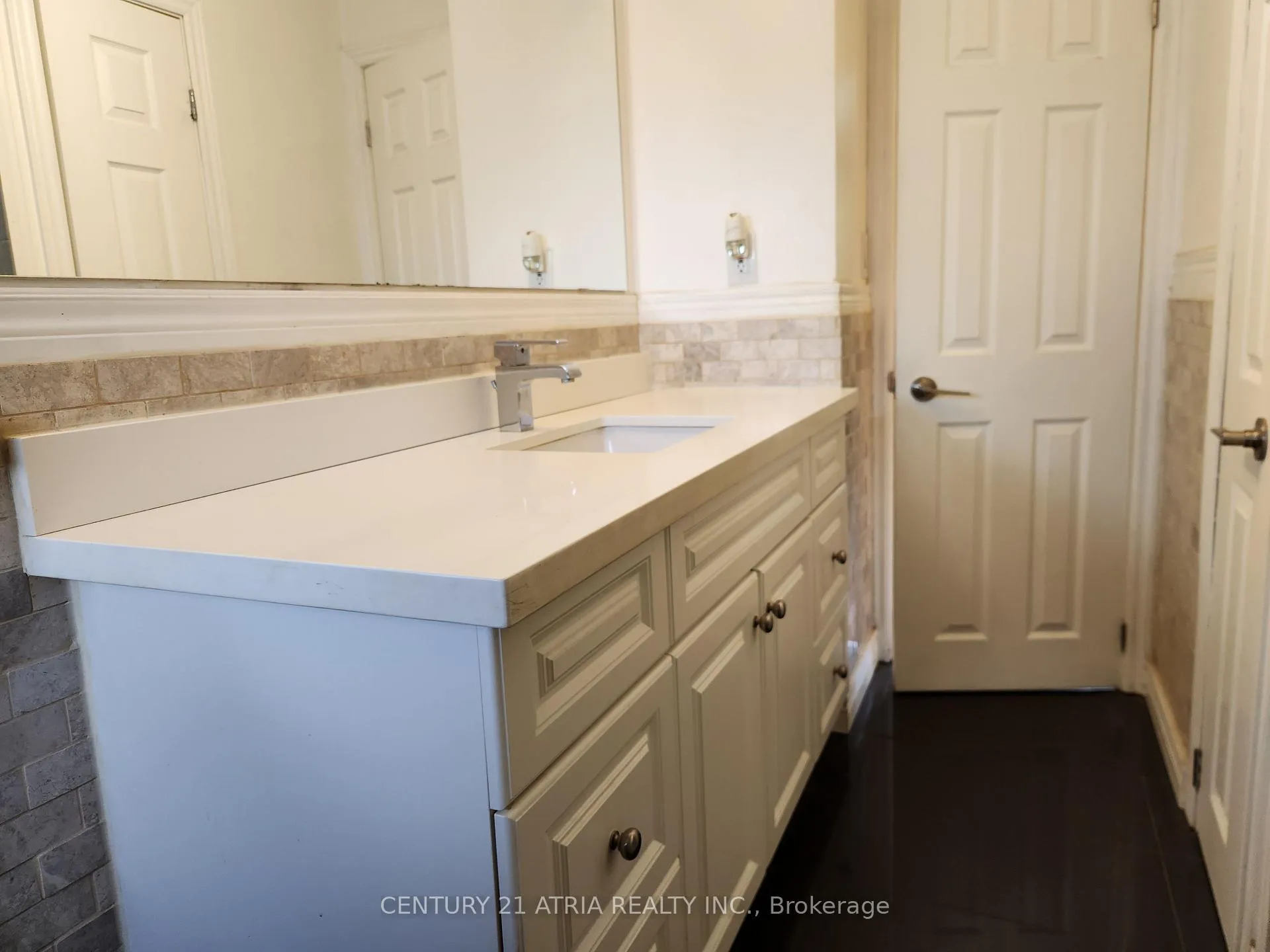 Photo 10 of Unit Upper, 366 Meadow Street, Oshawa, Kedron — HOMEH