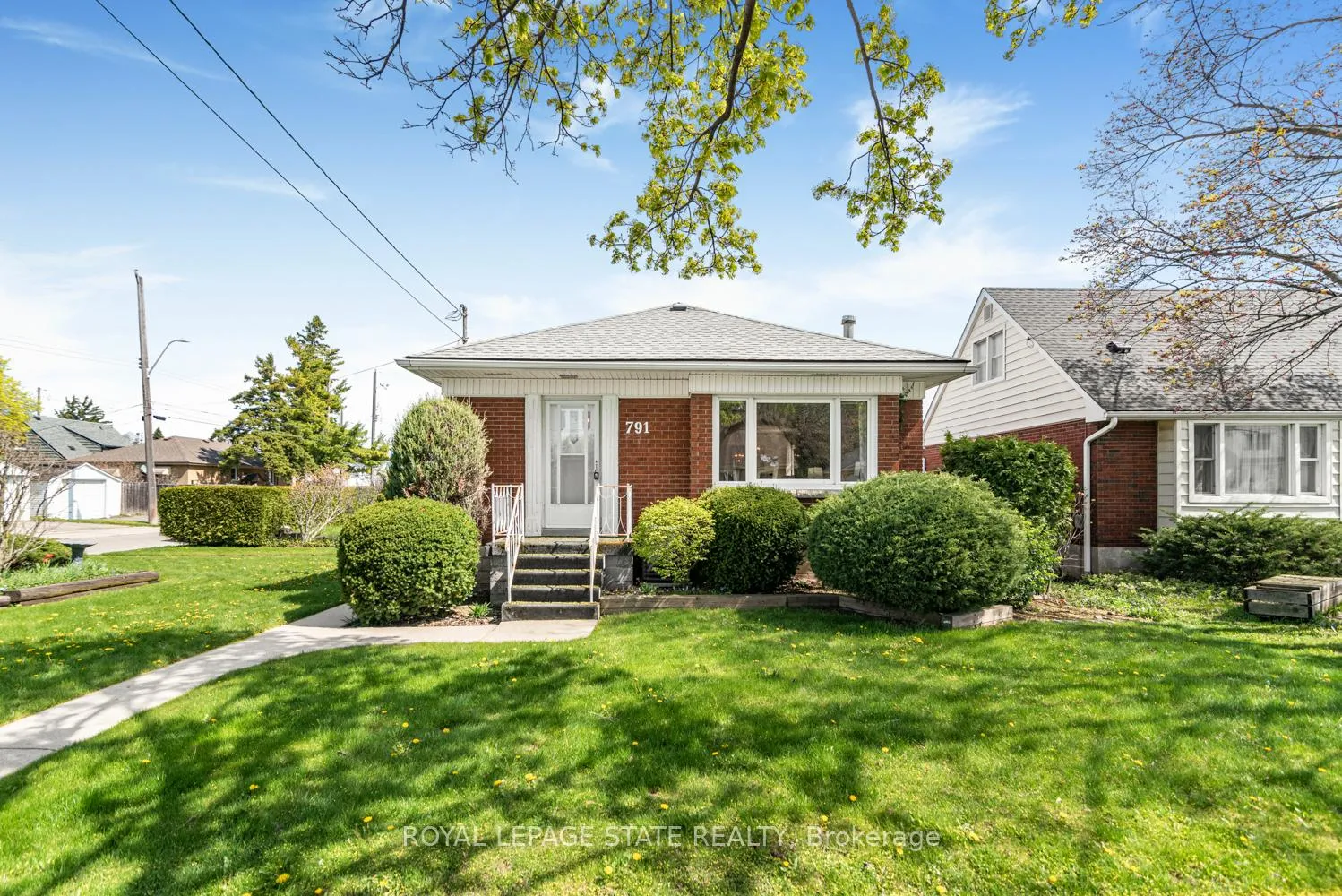 Photo 3 of 791 Brucedale Avenue E, Hamilton, Raleigh — HOMEH