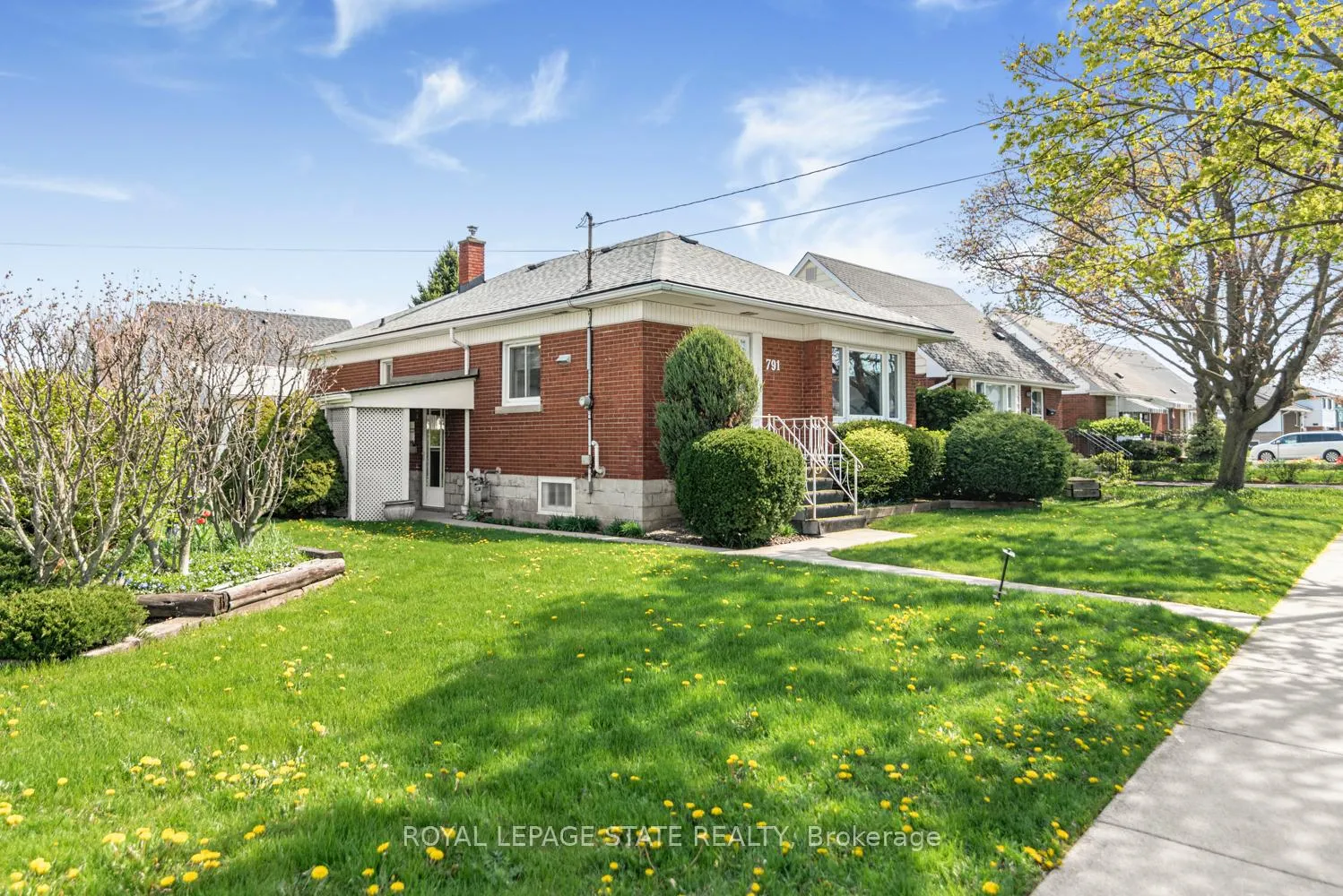 Photo 4 of 791 Brucedale Avenue E, Hamilton, Raleigh — HOMEH