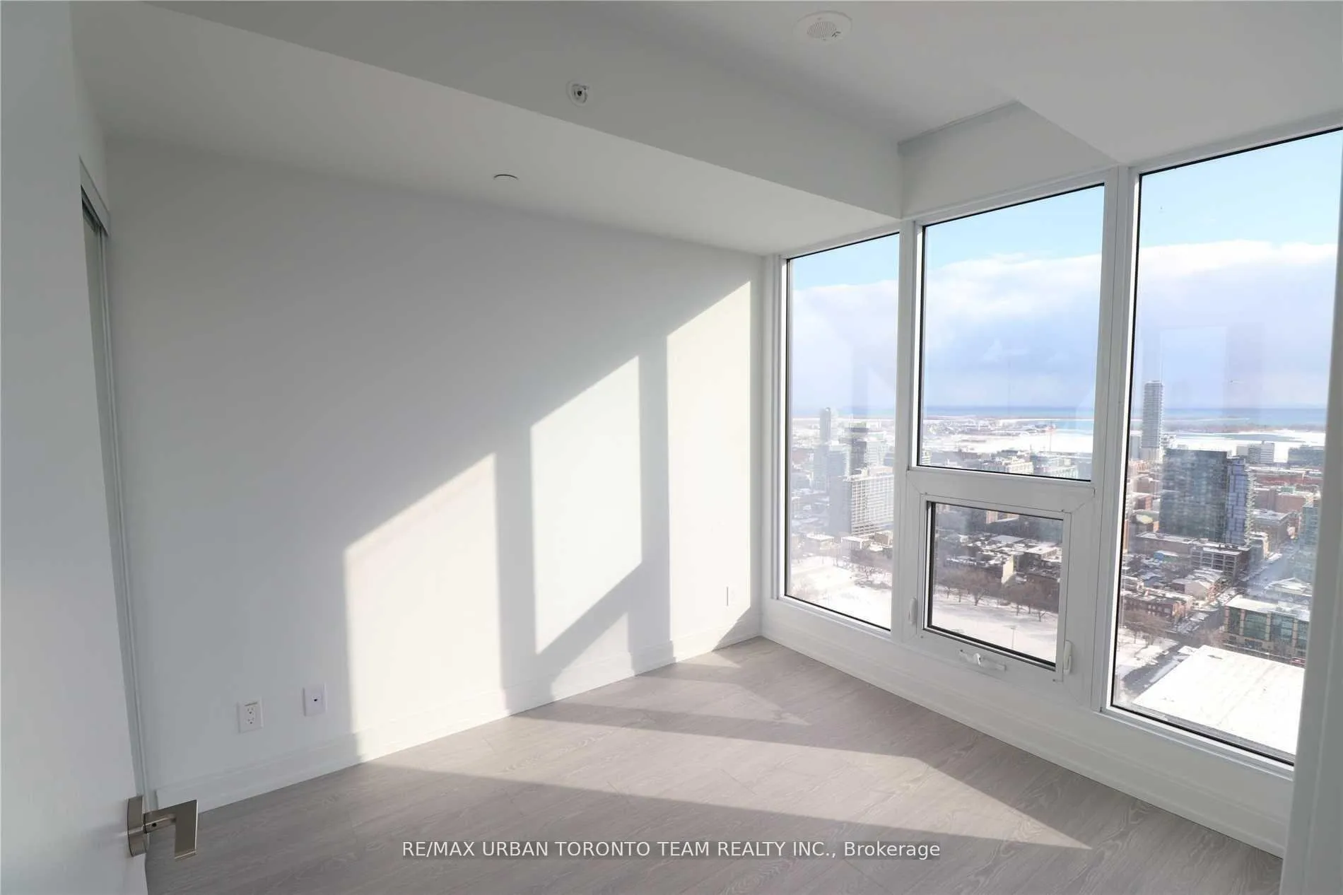 Photo 8 of Unit 4210, 181 Dundas Street E, Toronto, Church-Yonge Corridor — HOMEH