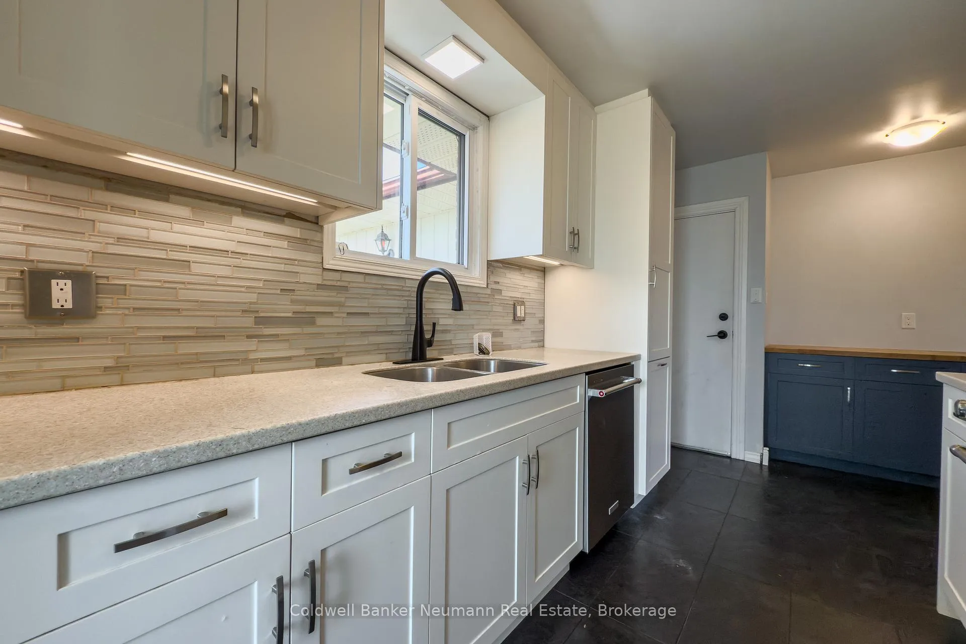 Photo 4 of Unit Upper, 37 Dunhill Crescent, Guelph, Willow West/Sugarbush/West Acres — HOMEH