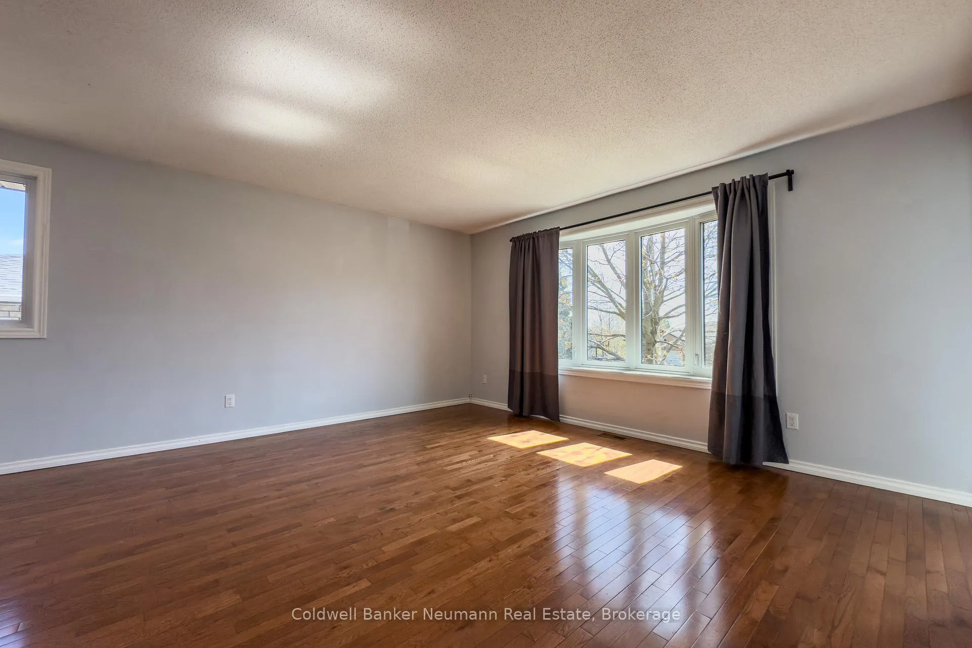 Photo 7 of Unit Upper, 37 Dunhill Crescent, Guelph, Willow West/Sugarbush/West Acres — HOMEH