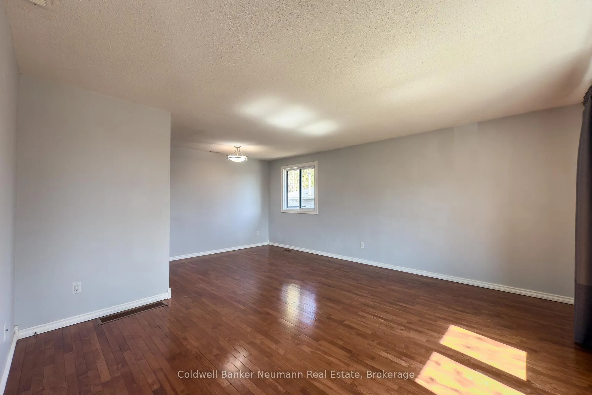 Photo 8 of Unit Upper, 37 Dunhill Crescent, Guelph, Willow West/Sugarbush/West Acres — HOMEH