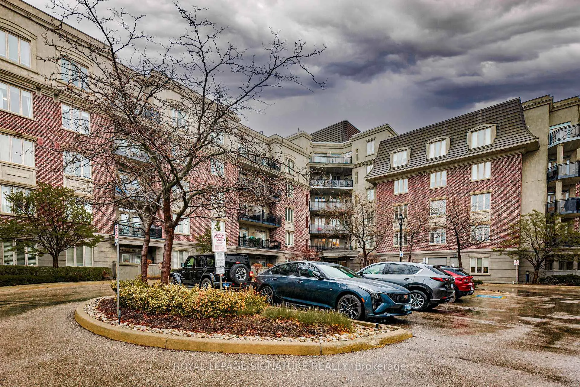 Front of Unit 109, 245 Dalesford Road