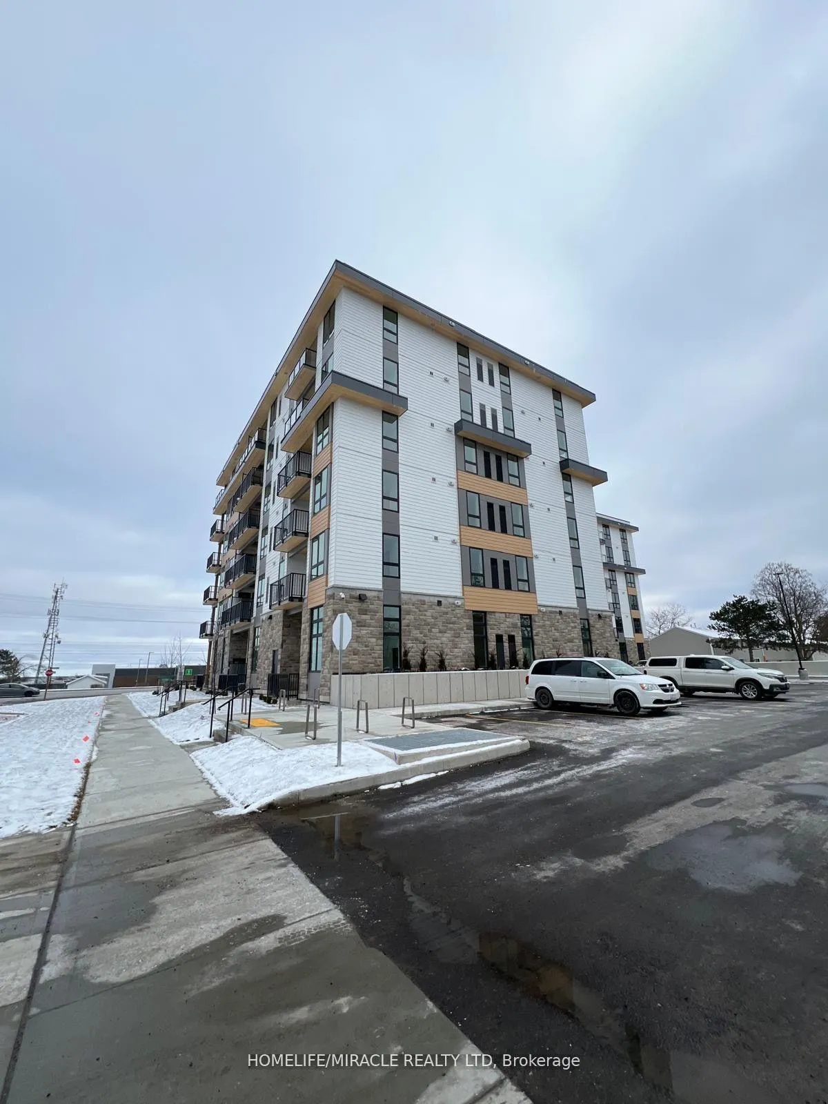 Photo 4 of Unit 111, 101 Golden Eagle Road, Waterloo, North Lakeshore — HOMEH