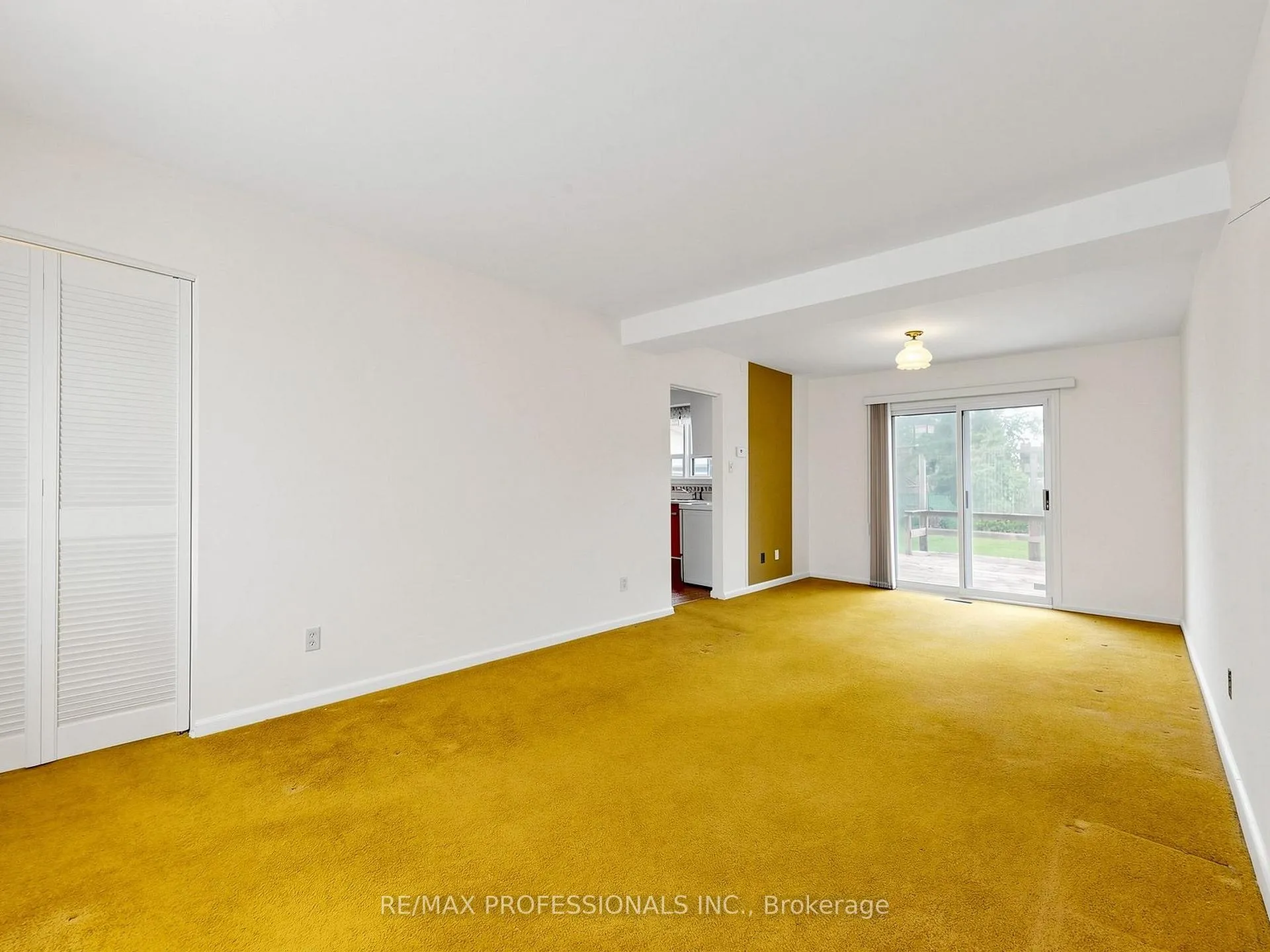 Photo 4 of 26 Henley Crescent, Etobicoke, Rexdale-Kipling — HOMEH