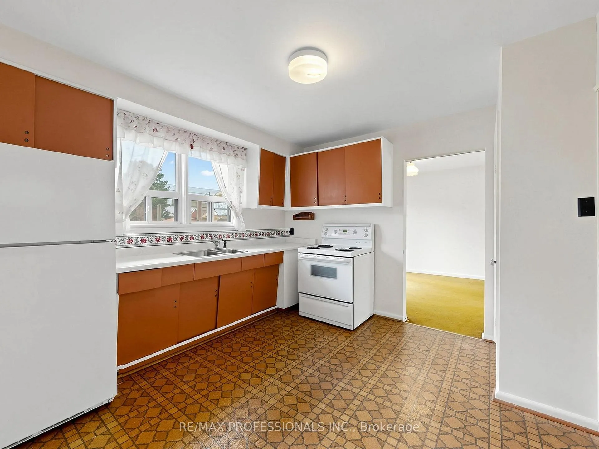 Photo 8 of 26 Henley Crescent, Etobicoke, Rexdale-Kipling — HOMEH