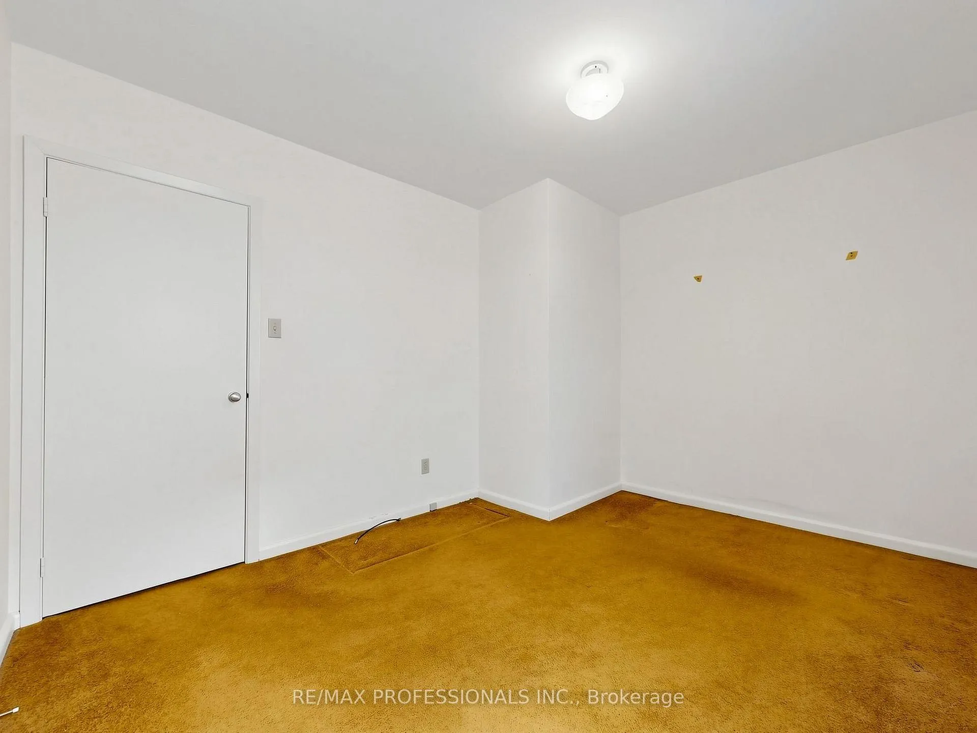 Photo 11 of 26 Henley Crescent, Etobicoke, Rexdale-Kipling — HOMEH