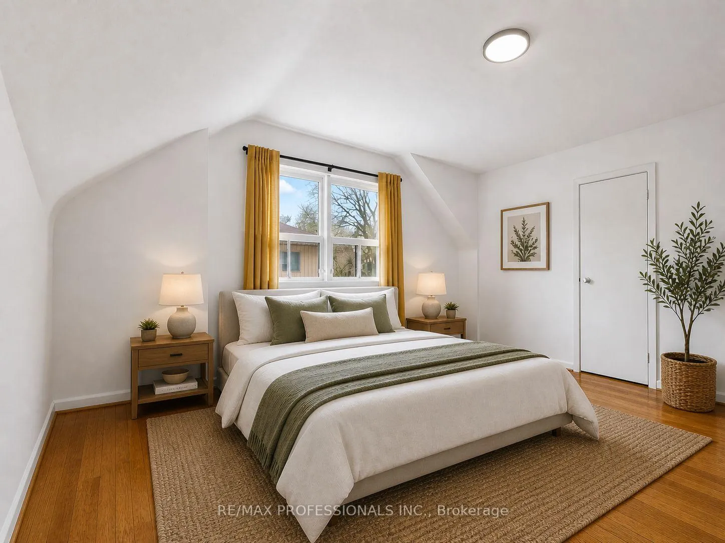 Photo 13 of 26 Henley Crescent, Etobicoke, Rexdale-Kipling — HOMEH