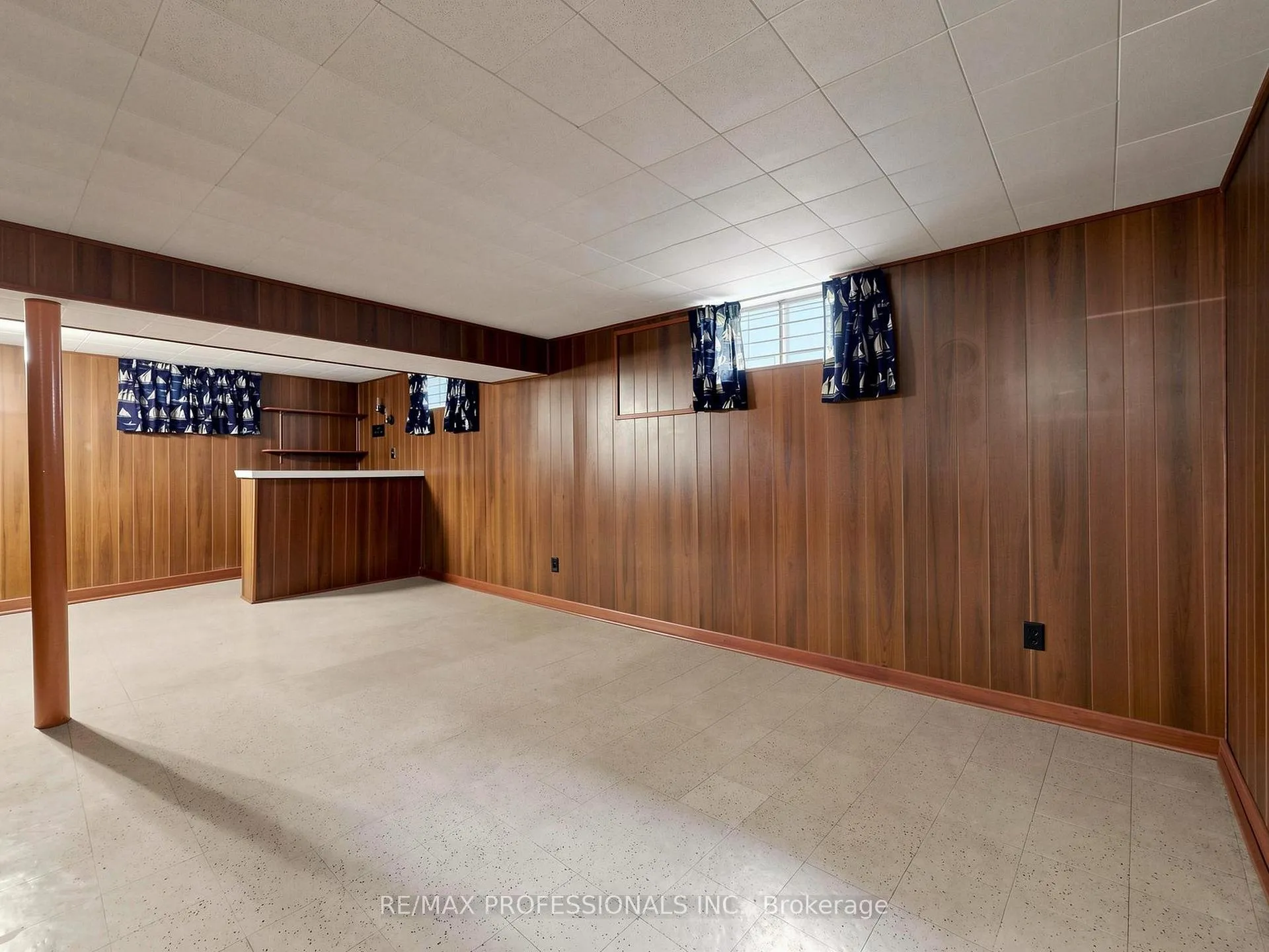 Photo 24 of 26 Henley Crescent, Etobicoke, Rexdale-Kipling — HOMEH