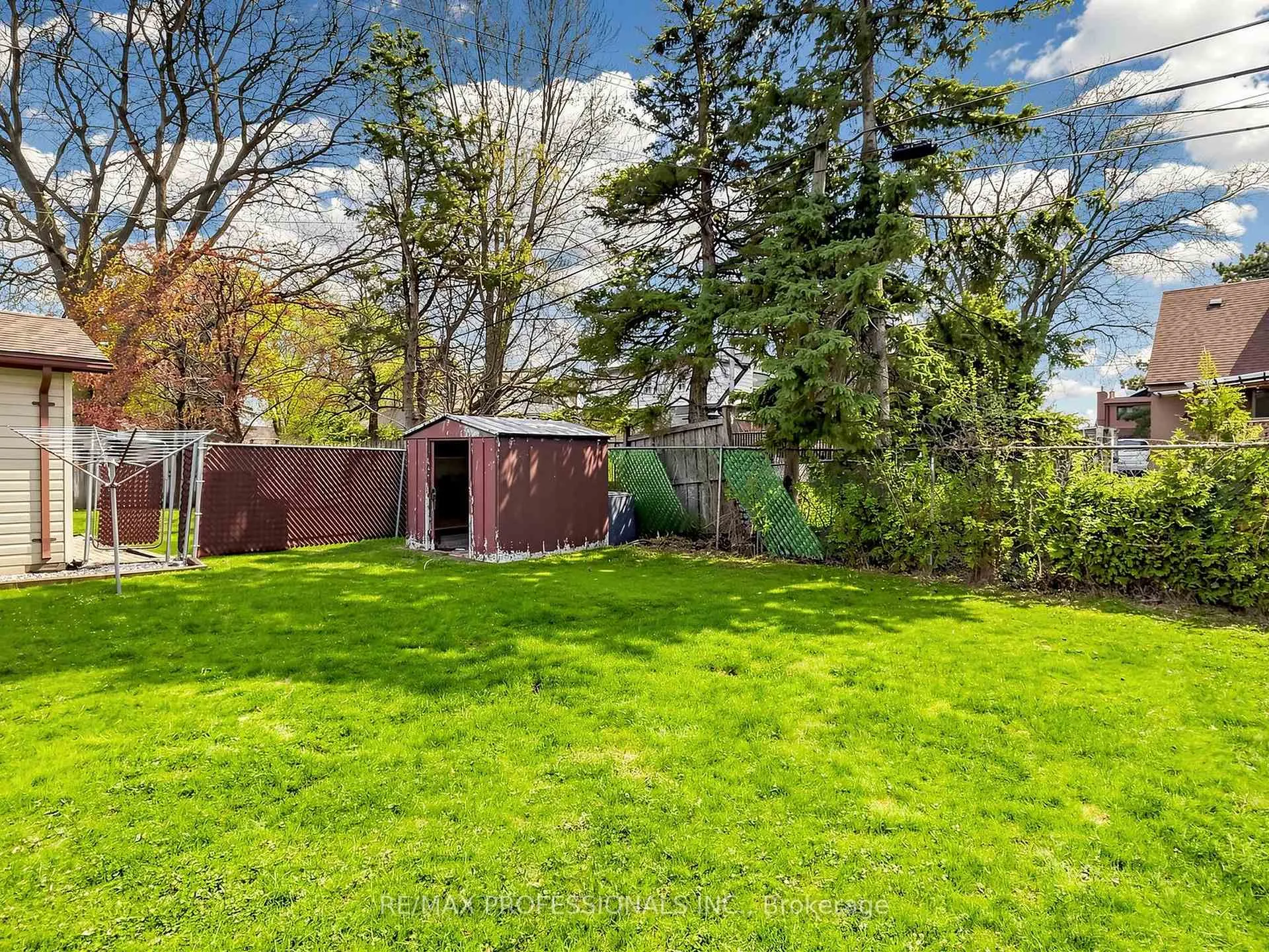 Photo 27 of 26 Henley Crescent, Etobicoke, Rexdale-Kipling — HOMEH