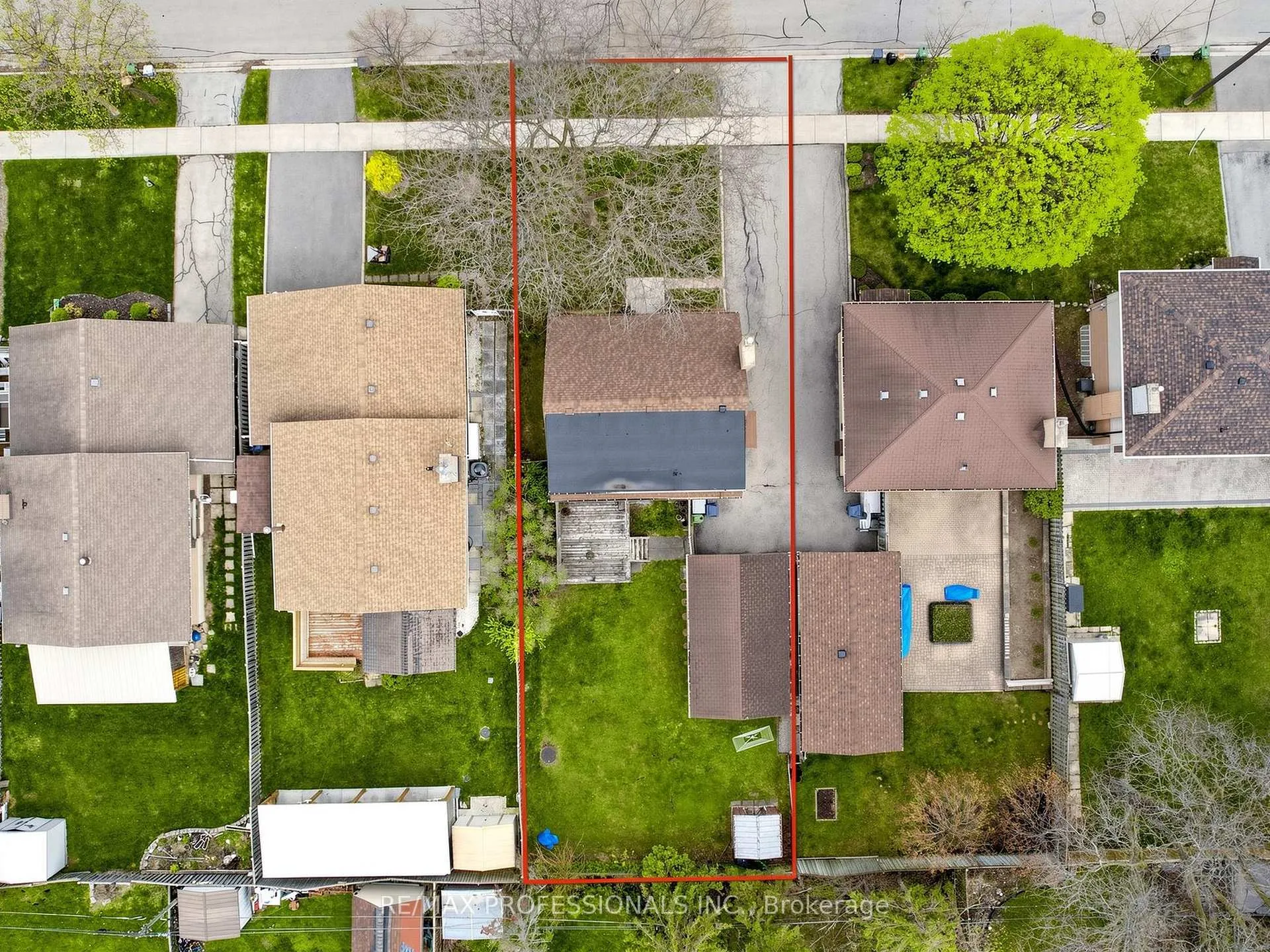 Photo 28 of 26 Henley Crescent, Etobicoke, Rexdale-Kipling — HOMEH