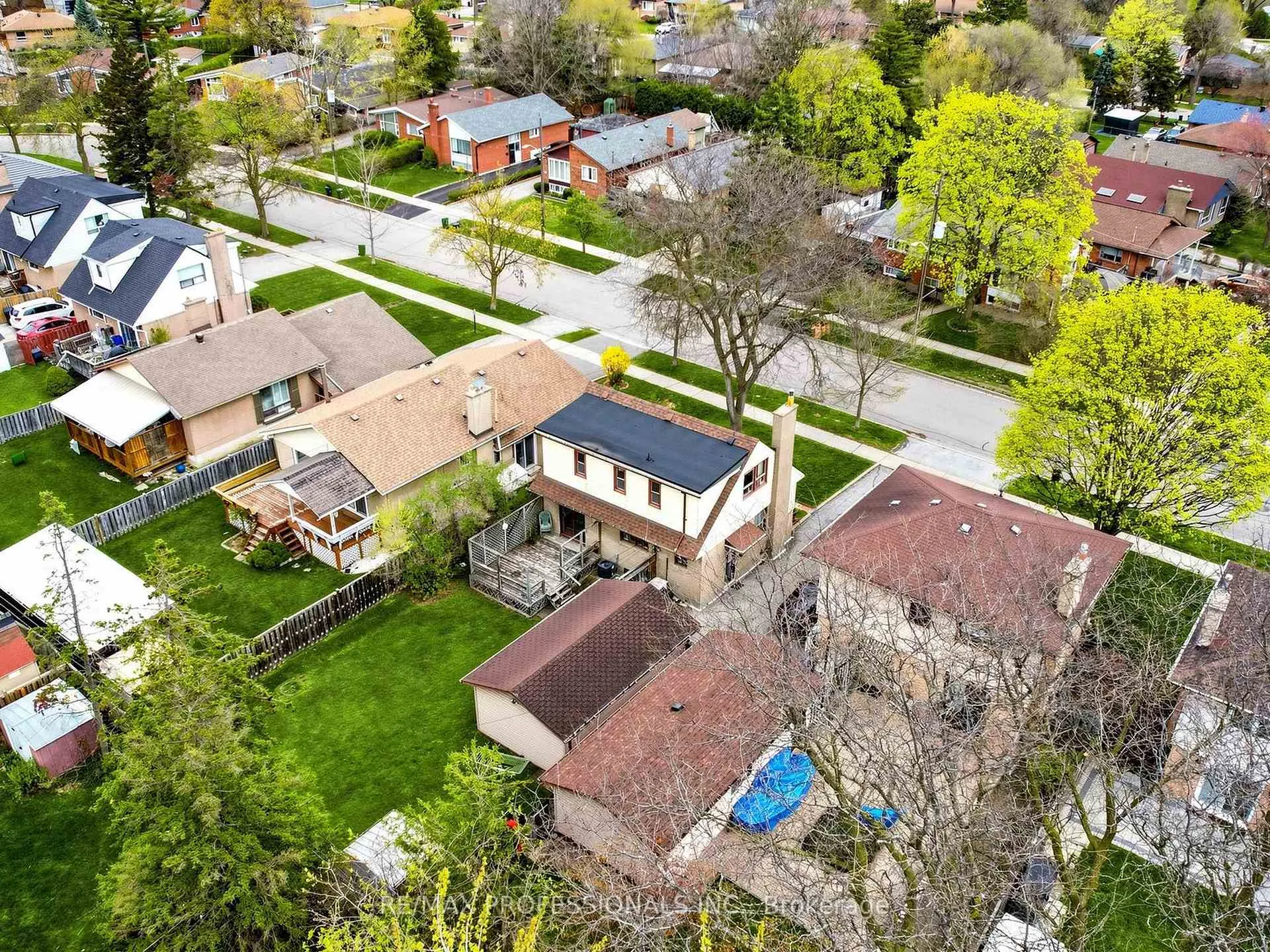 Photo 31 of 26 Henley Crescent, Etobicoke, Rexdale-Kipling — HOMEH