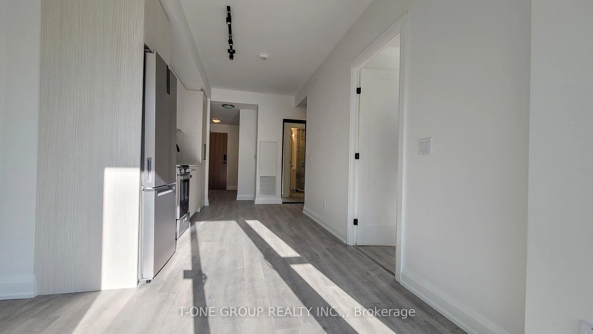 Photo 5 of Unit 318, 2369 Danforth Avenue, Toronto, East End-Danforth — HOMEH