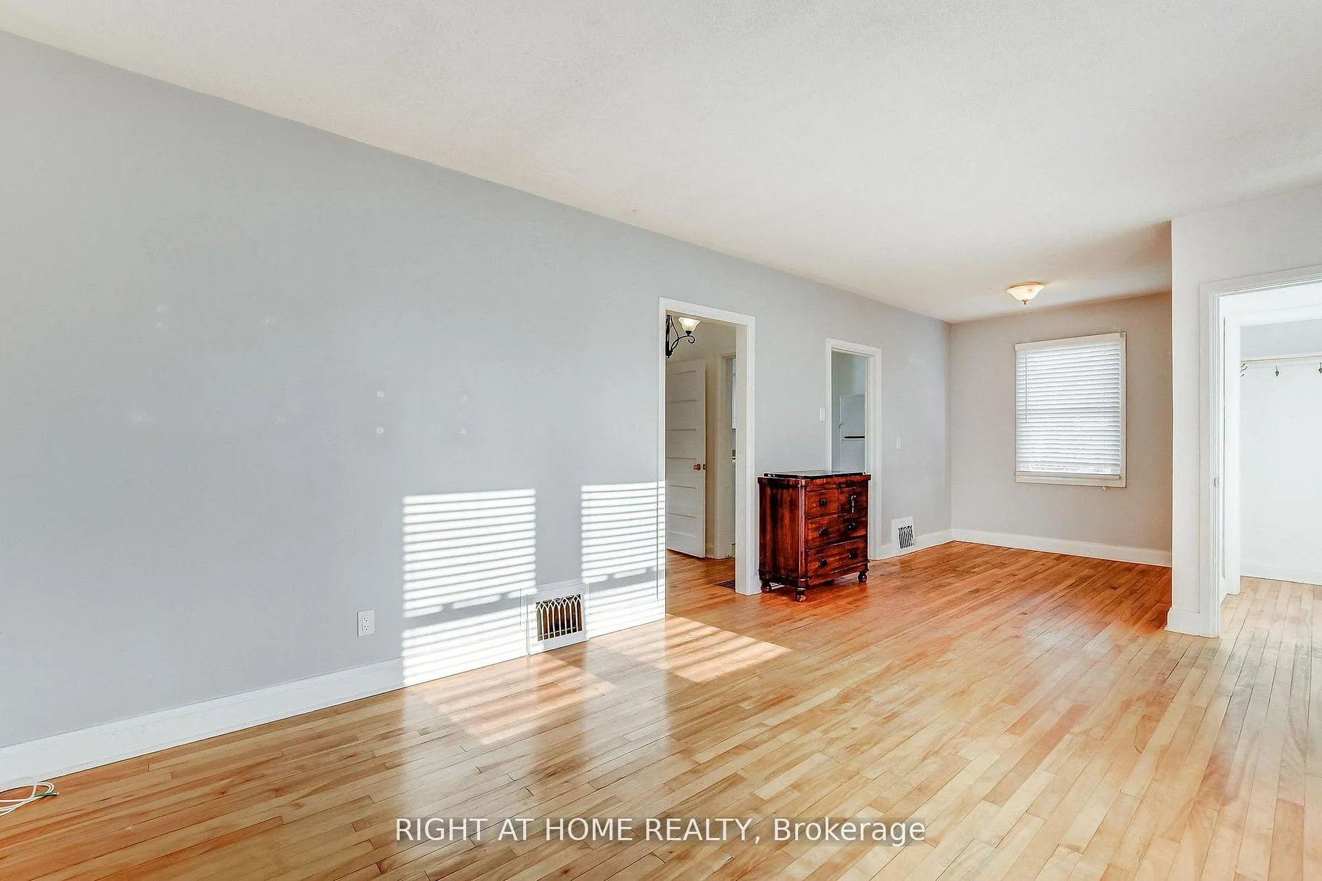 Photo 6 of 903 Normandy Crescent S, Ottawa, Carleton Heights — HOMEH
