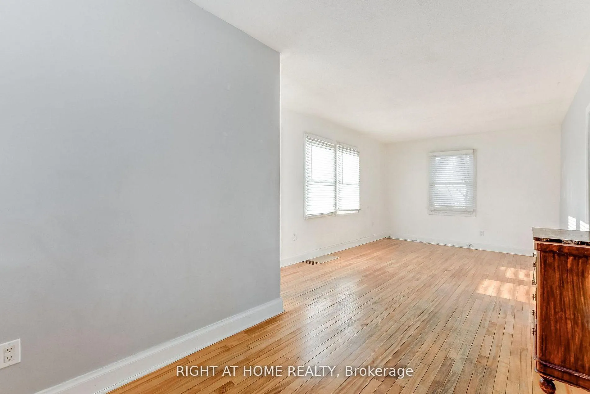 Photo 9 of 903 Normandy Crescent S, Ottawa, Carleton Heights — HOMEH