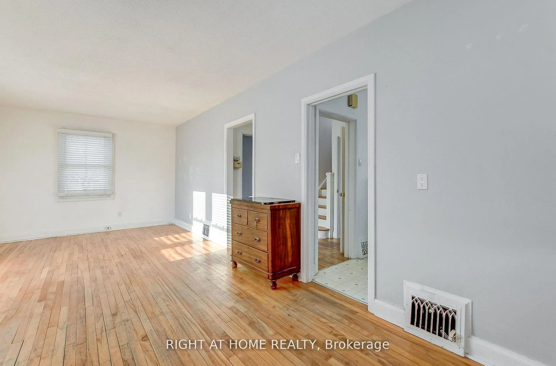 Photo 10 of 903 Normandy Crescent S, Ottawa, Carleton Heights — HOMEH