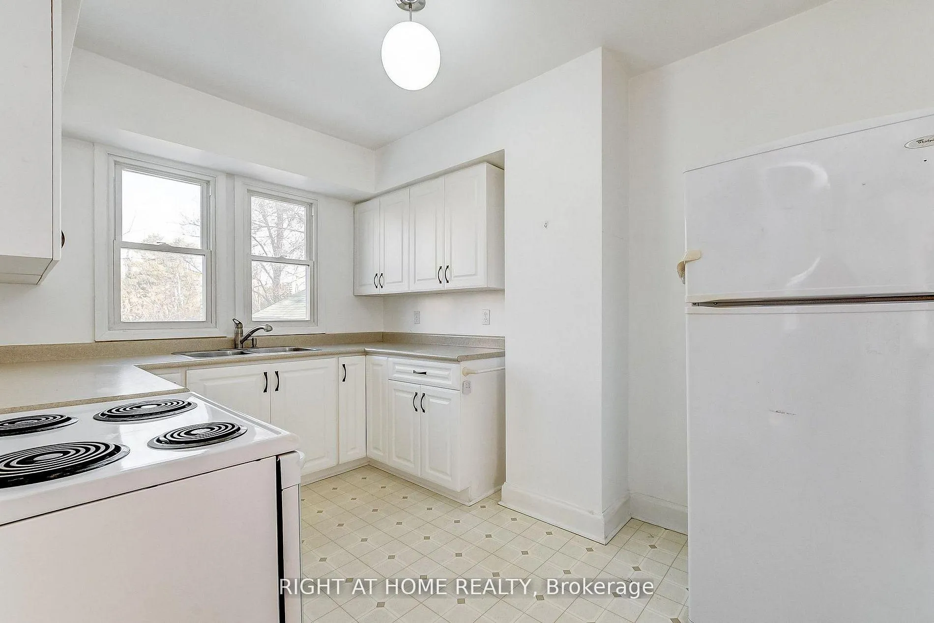 Photo 11 of 903 Normandy Crescent S, Ottawa, Carleton Heights — HOMEH