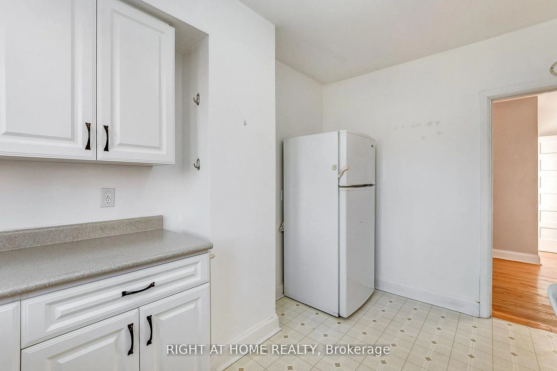 Photo 12 of 903 Normandy Crescent S, Ottawa, Carleton Heights — HOMEH