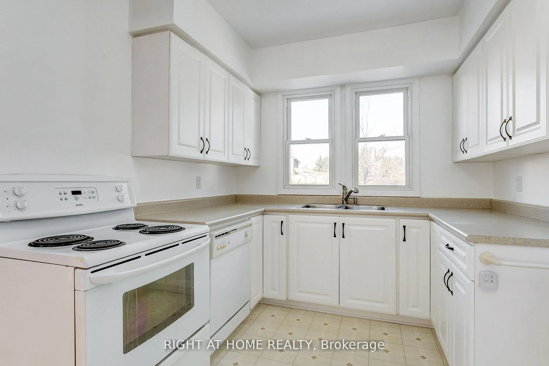 Photo 13 of 903 Normandy Crescent S, Ottawa, Carleton Heights — HOMEH