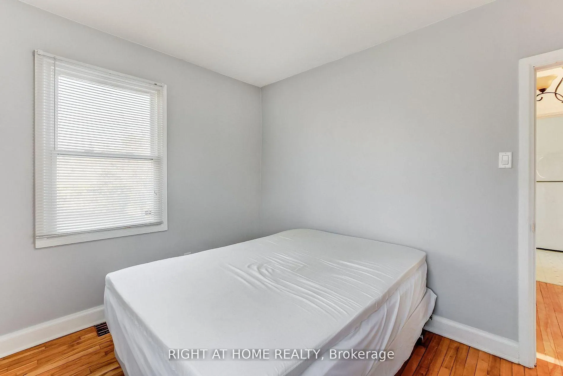 Photo 15 of 903 Normandy Crescent S, Ottawa, Carleton Heights — HOMEH