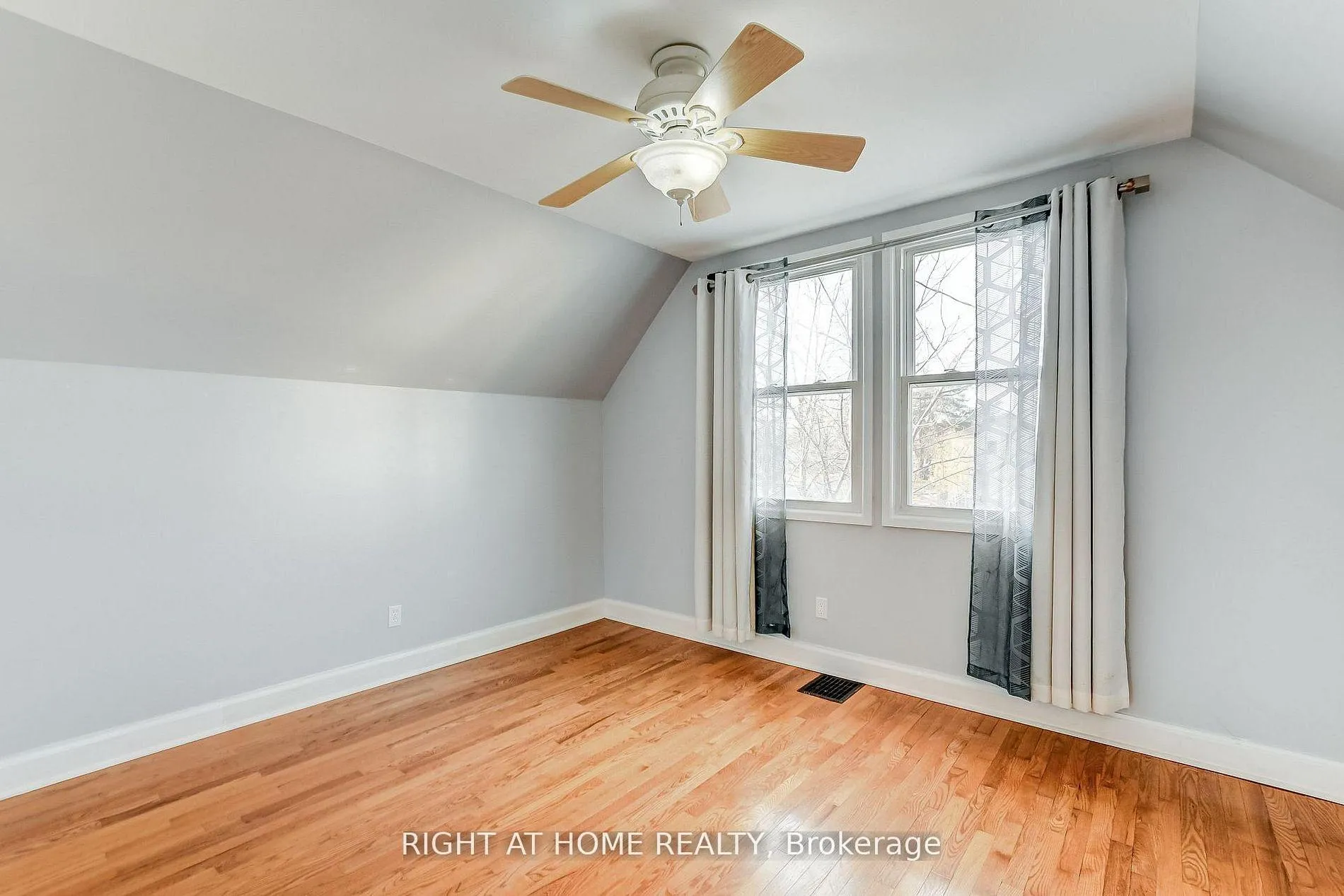 Photo 18 of 903 Normandy Crescent S, Ottawa, Carleton Heights — HOMEH
