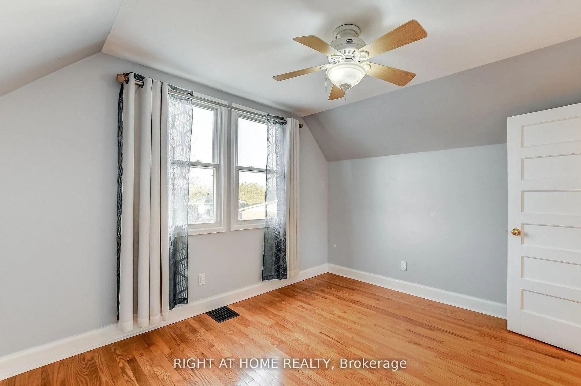 Photo 19 of 903 Normandy Crescent S, Ottawa, Carleton Heights — HOMEH