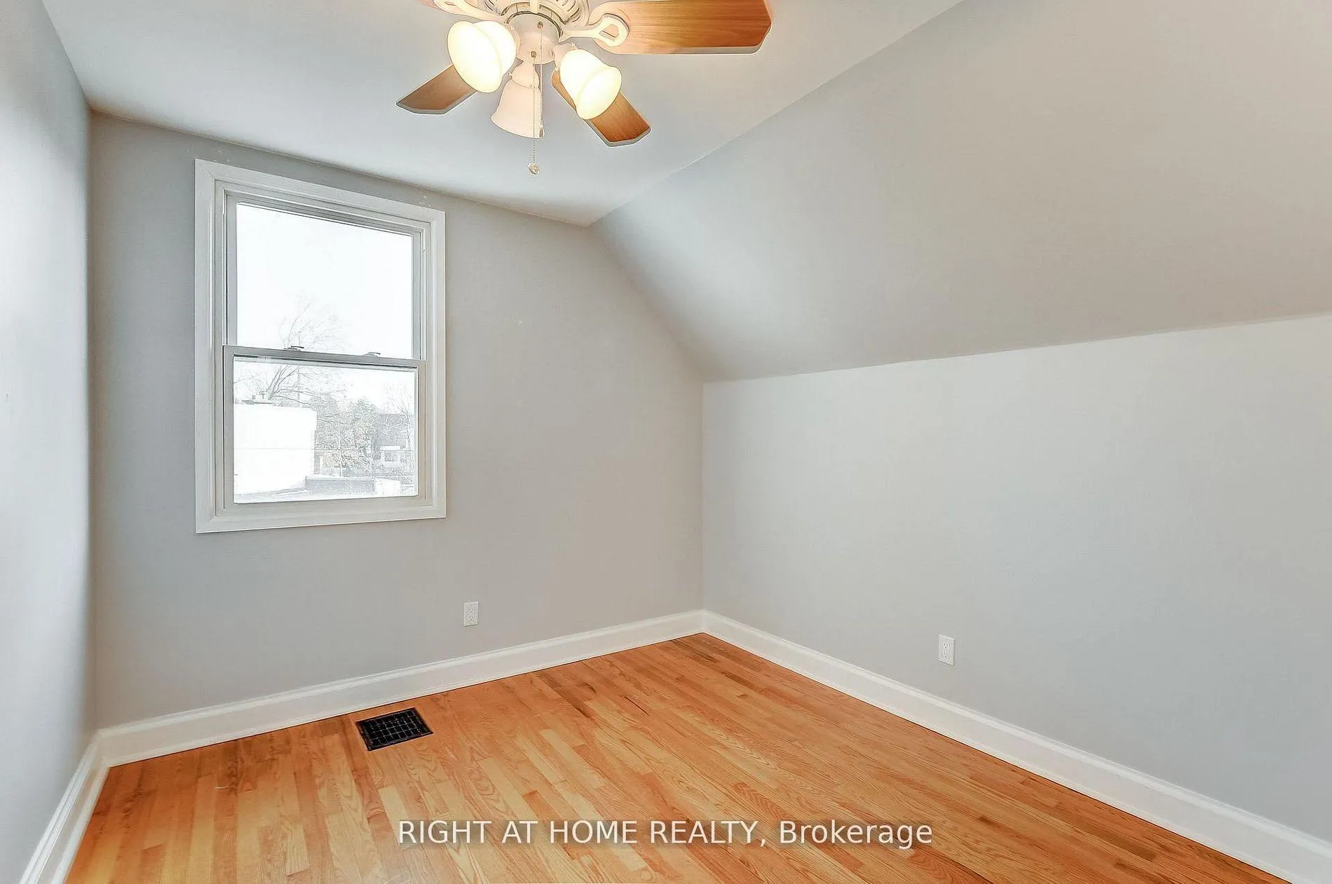 Photo 21 of 903 Normandy Crescent S, Ottawa, Carleton Heights — HOMEH