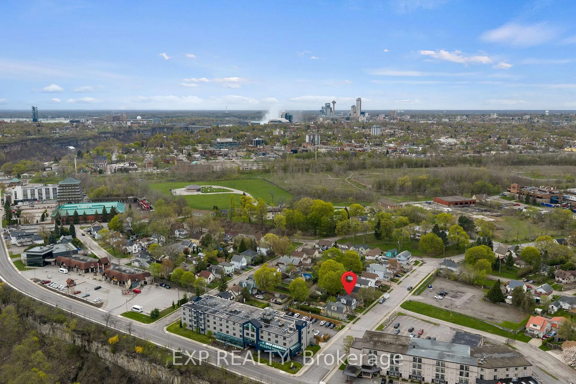 Photo 4 of 4292 Ferguson Street, Niagara Falls, Downtown — HOMEH