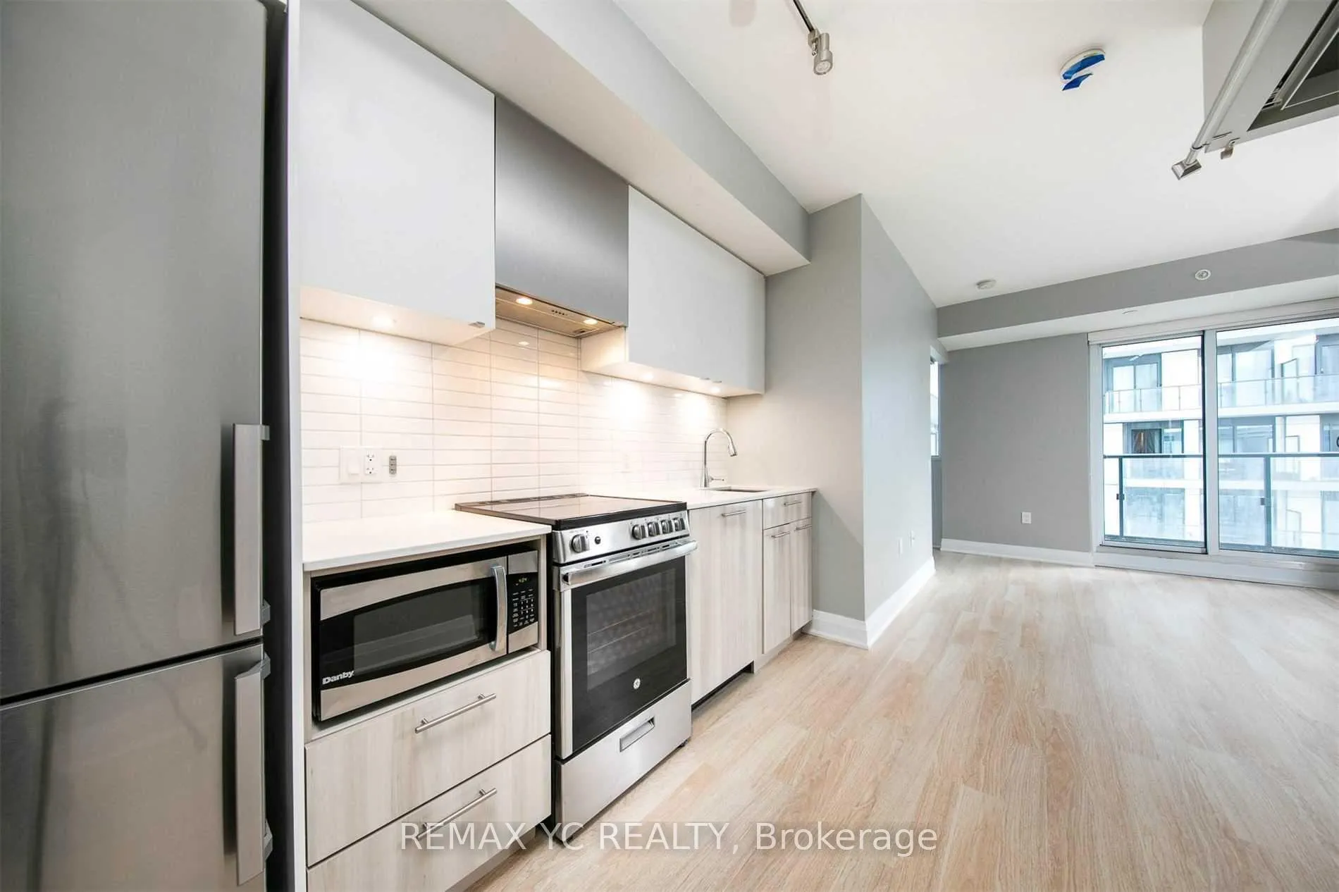 Photo 6 of Unit 806, 251 Jarvis Street, Toronto, Church-Yonge Corridor — HOMEH